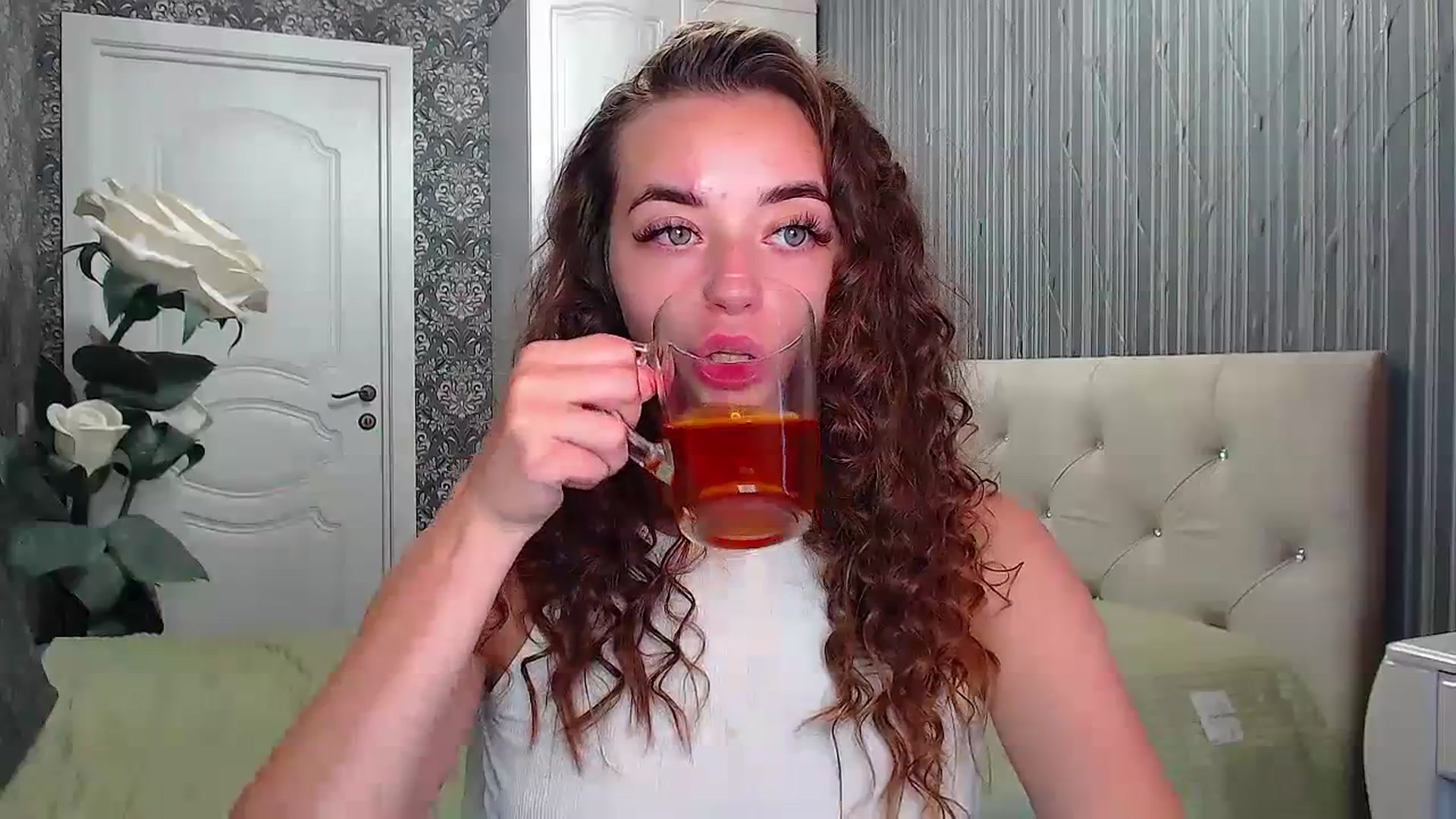 Gallery image thumbnail from EmeraldLilyyy's myfreecams stream on, 07/17/2023, 09:59 image 15 of 20