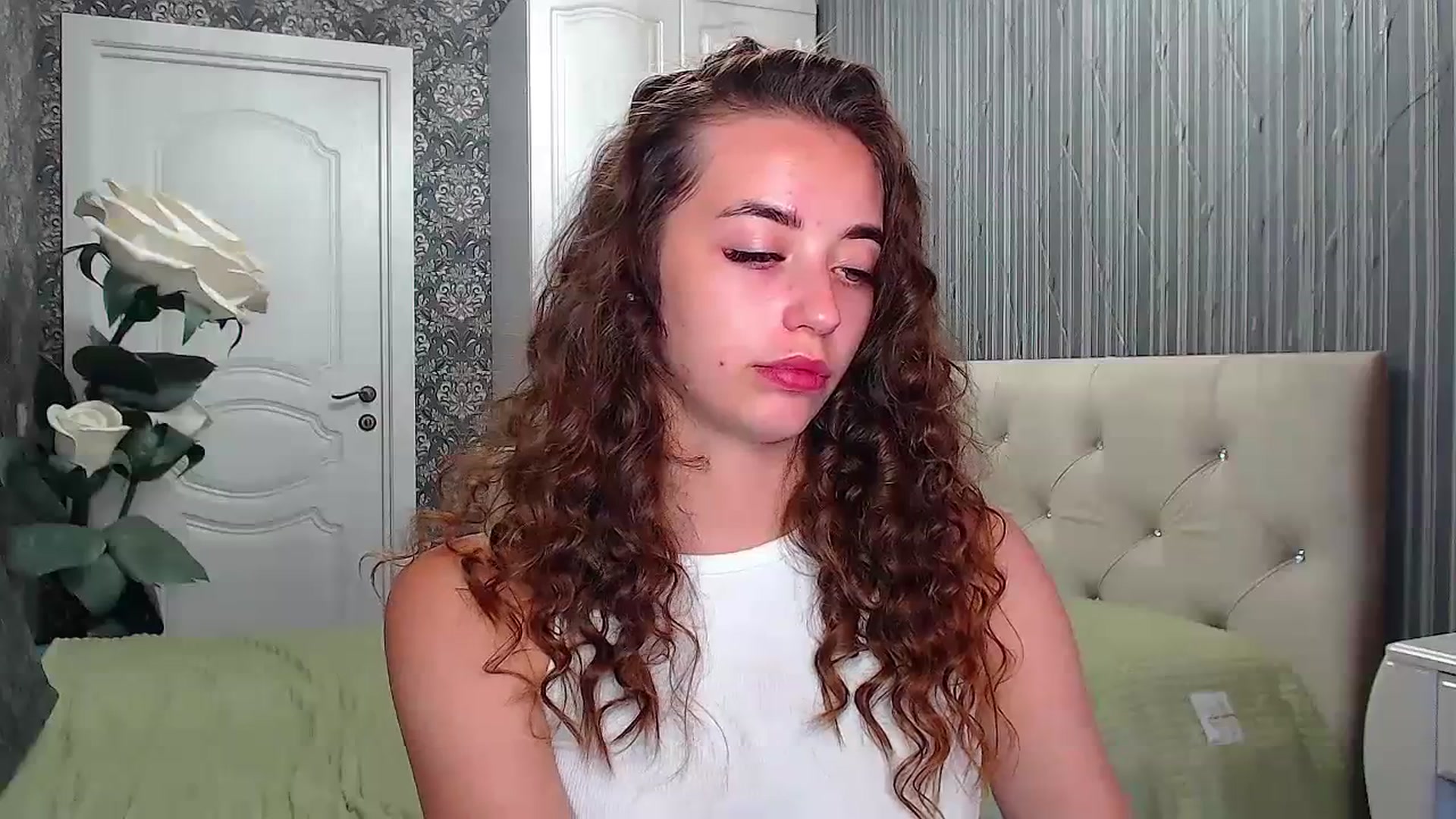 Gallery image thumbnail from EmeraldLilyyy's myfreecams stream on, 07/17/2023, 09:59 image 10 of 20