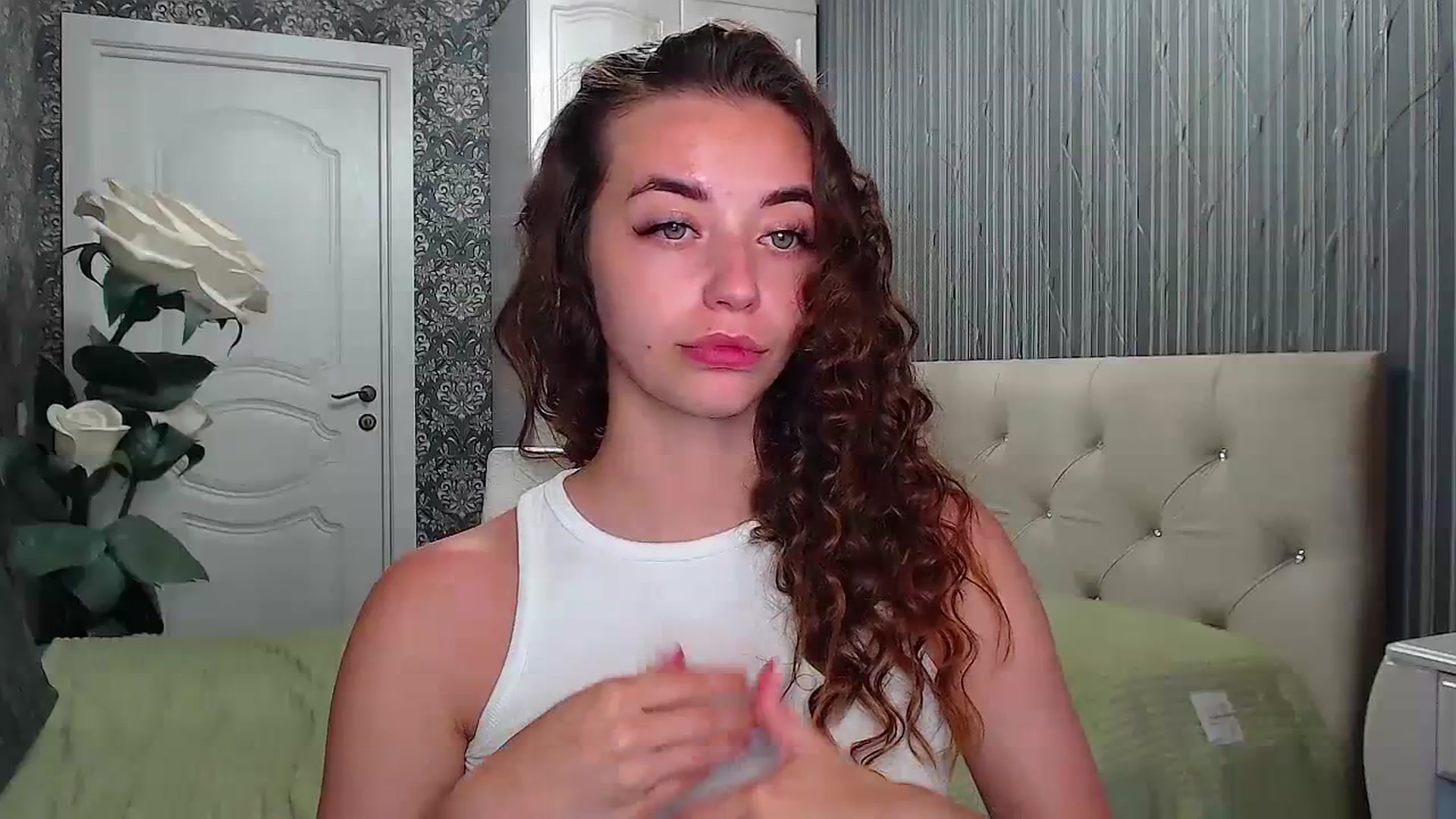 Gallery image thumbnail from EmeraldLilyyy's myfreecams stream on, 07/17/2023, 09:59 image 19 of 20