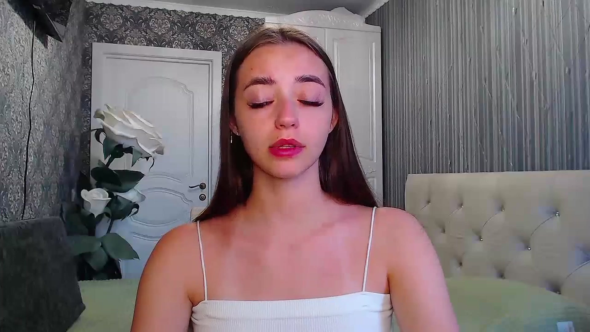 Gallery image thumbnail from EmeraldLilyyy's myfreecams stream on, 07/21/2023, 10:13 image 16 of 20