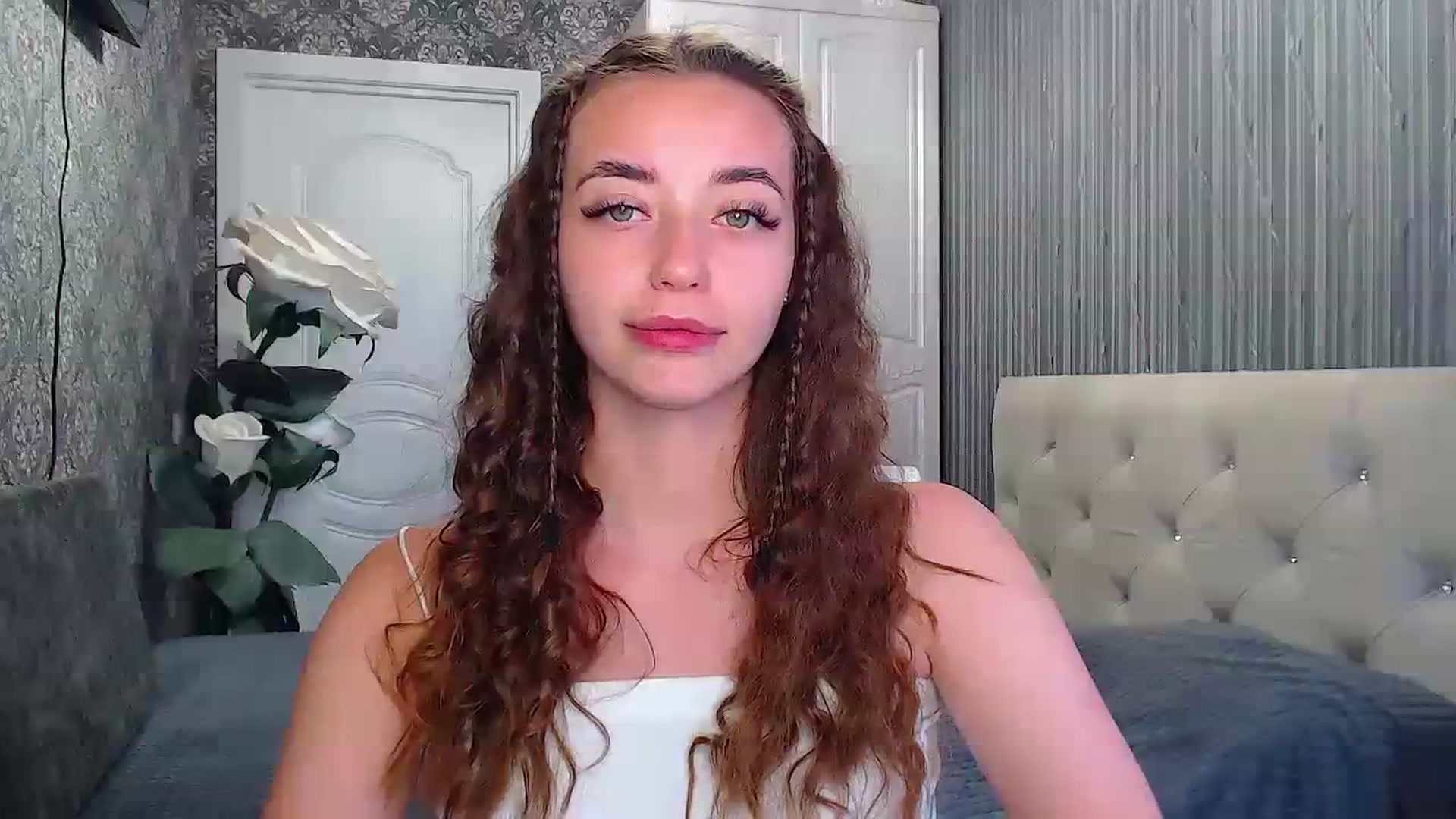Gallery image thumbnail from EmeraldLilyyy's myfreecams stream on, 07/24/2023, 11:42 image 10 of 20