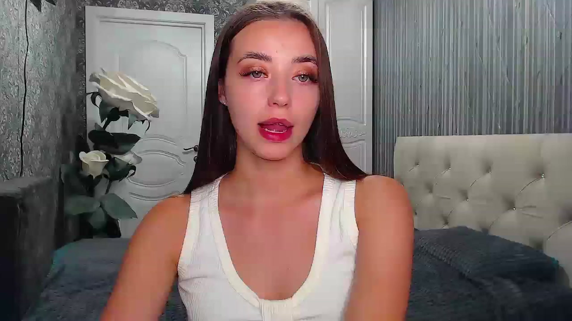 Gallery image thumbnail from EmeraldLilyyy's myfreecams stream on, 08/01/2023, 12:00 image 18 of 20
