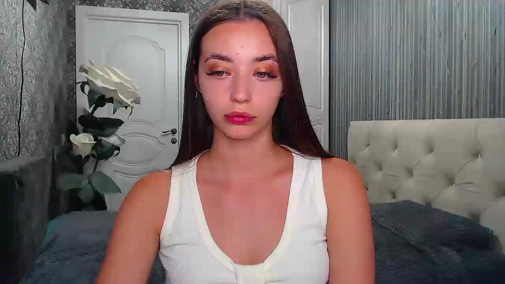 Gallery image thumbnail from EmeraldLilyyy's myfreecams stream on, 08/01/2023, 12:00 image 15 of 20