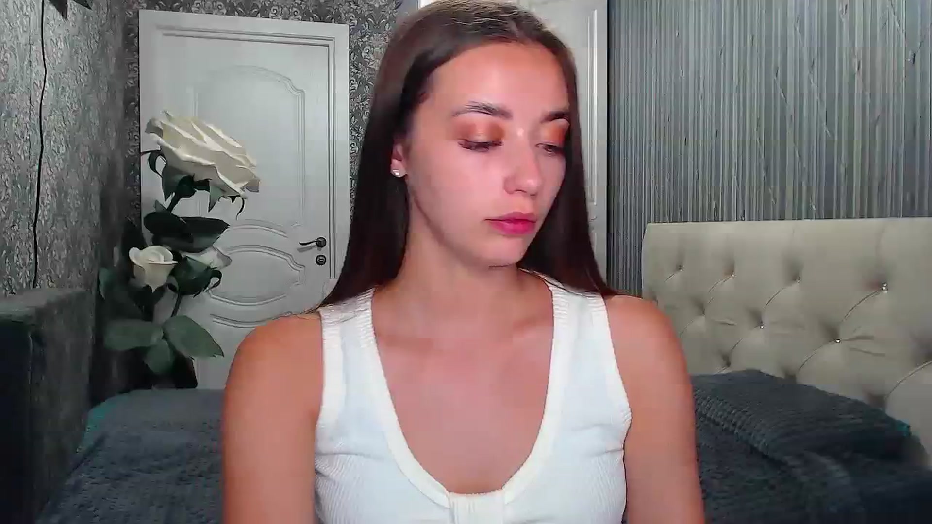 Gallery image thumbnail from EmeraldLilyyy's myfreecams stream on, 08/01/2023, 12:00 image 14 of 20