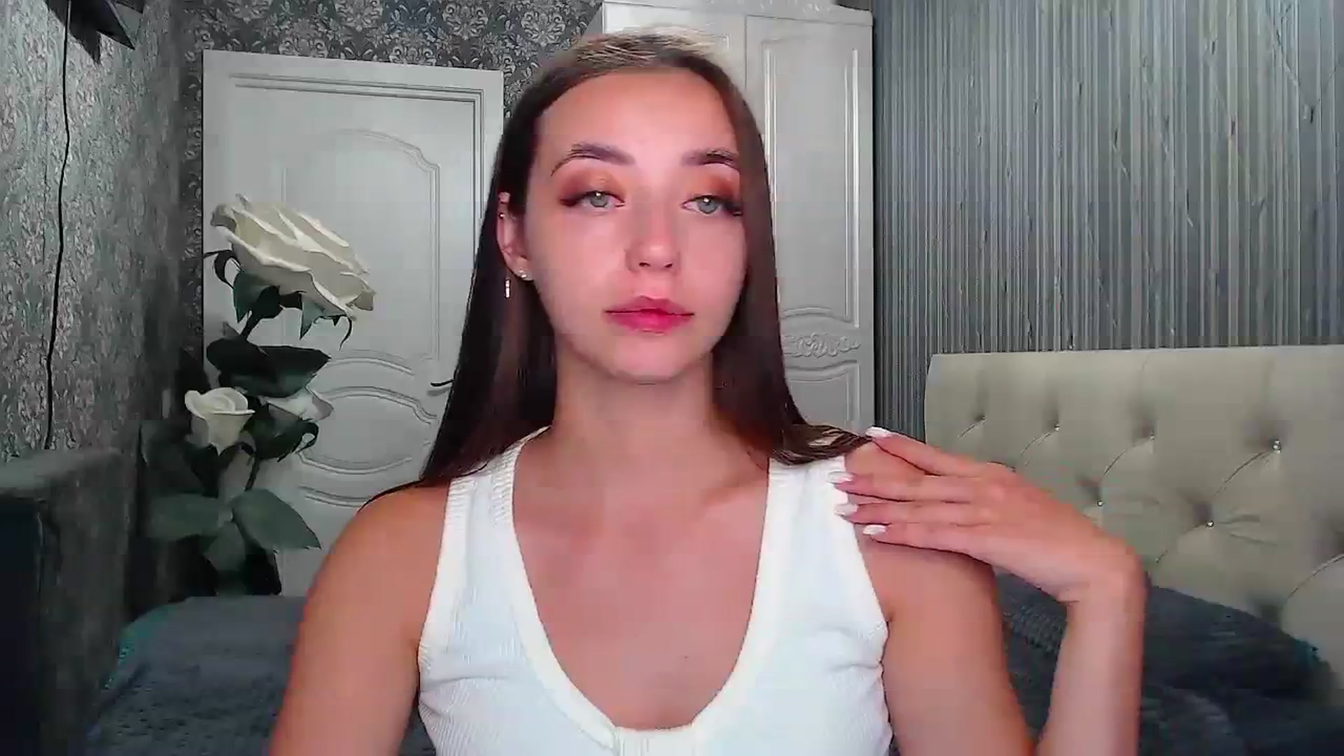 Gallery image thumbnail from EmeraldLilyyy's myfreecams stream on, 08/01/2023, 12:00 image 6 of 20