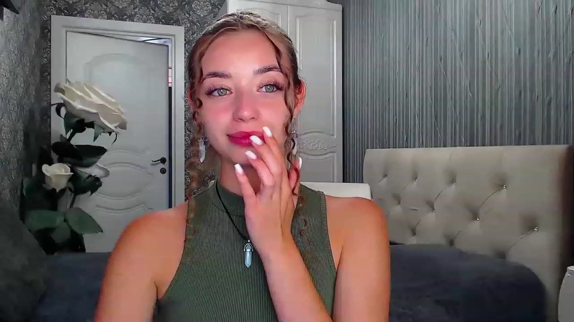 Gallery image thumbnail from EmeraldLilyyy's myfreecams stream on, 08/04/2023, 10:59 image 13 of 20