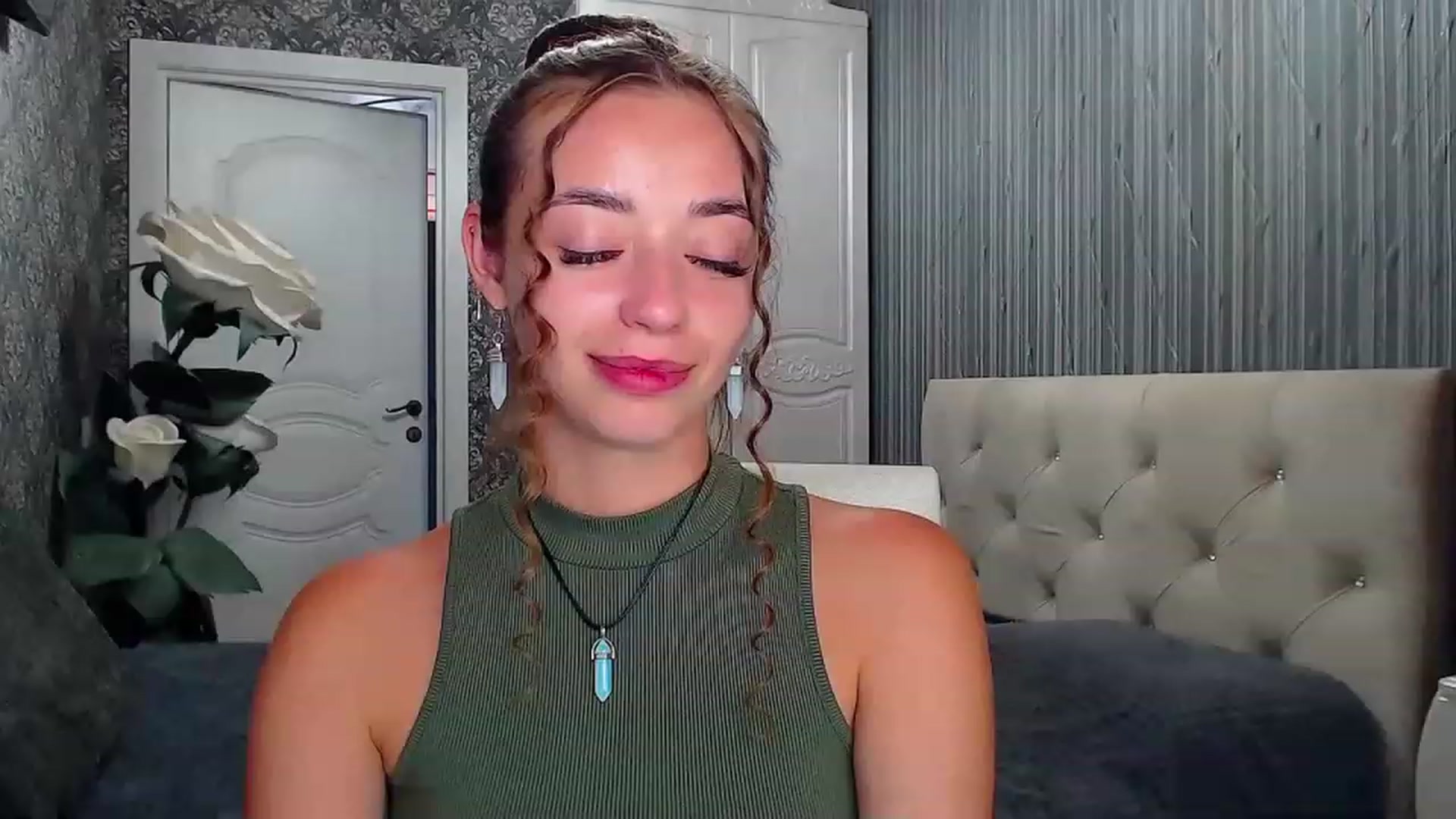 Gallery image thumbnail from EmeraldLilyyy's myfreecams stream on, 08/04/2023, 10:59 image 15 of 20