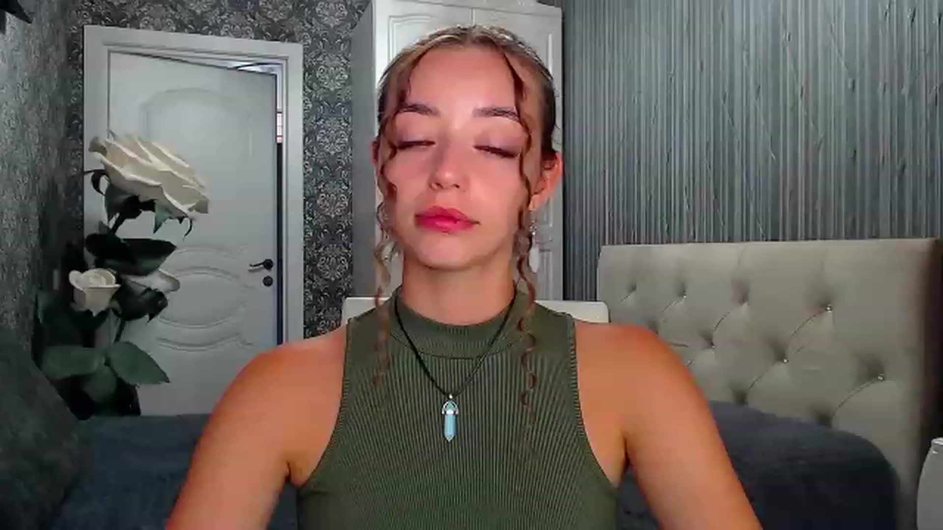 Gallery image thumbnail from EmeraldLilyyy's myfreecams stream on, 08/04/2023, 10:59 image 1 of 20