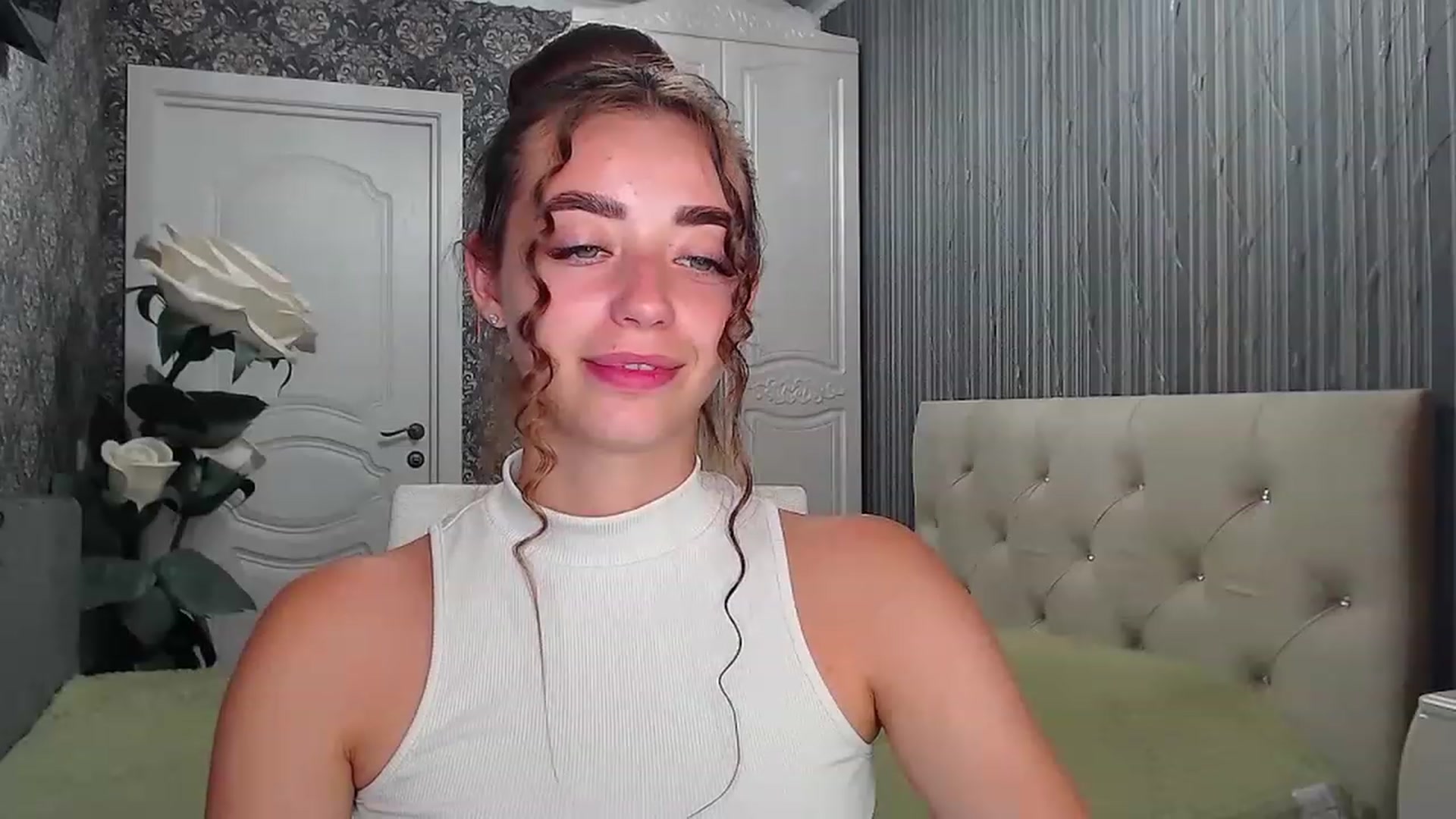Gallery image thumbnail from EmeraldLilyyy's myfreecams stream on, 08/08/2023, 09:56 image 17 of 20