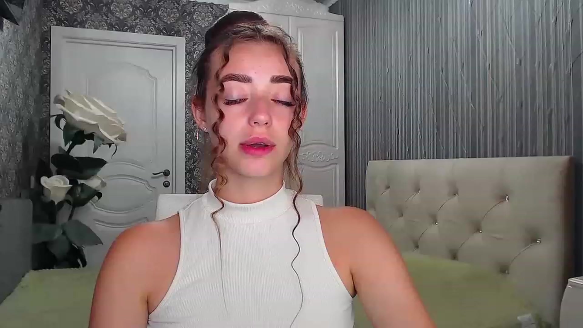 Gallery image thumbnail from EmeraldLilyyy's myfreecams stream on, 08/08/2023, 09:56 image 18 of 20