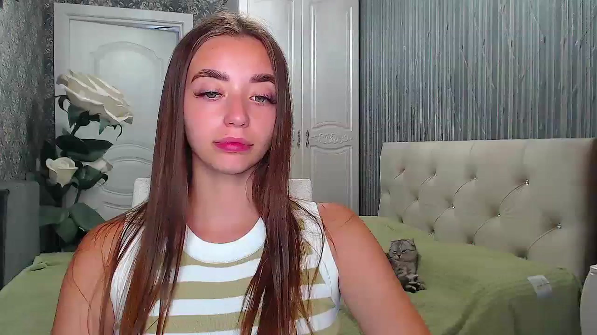 Gallery image thumbnail from EmeraldLilyyy's myfreecams stream on, 08/22/2023, 11:22 image 19 of 20