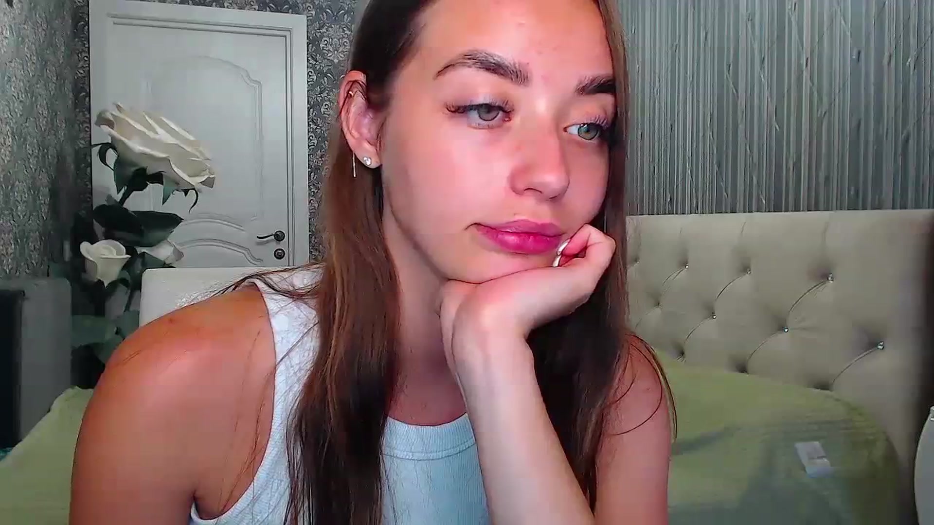 Gallery image thumbnail from EmeraldLilyyy's myfreecams stream on, 08/23/2023, 09:37 image 16 of 20