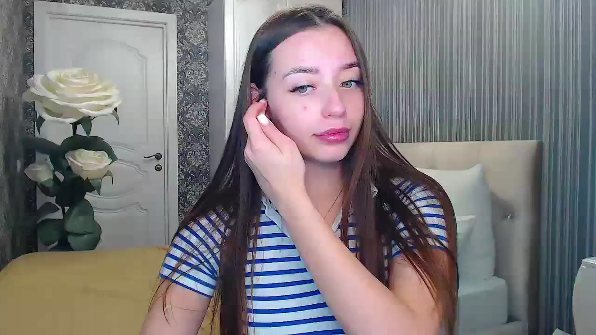 Gallery image thumbnail from EmeraldLilyyy's myfreecams stream on, 11/19/2023, 11:35 image 17 of 20