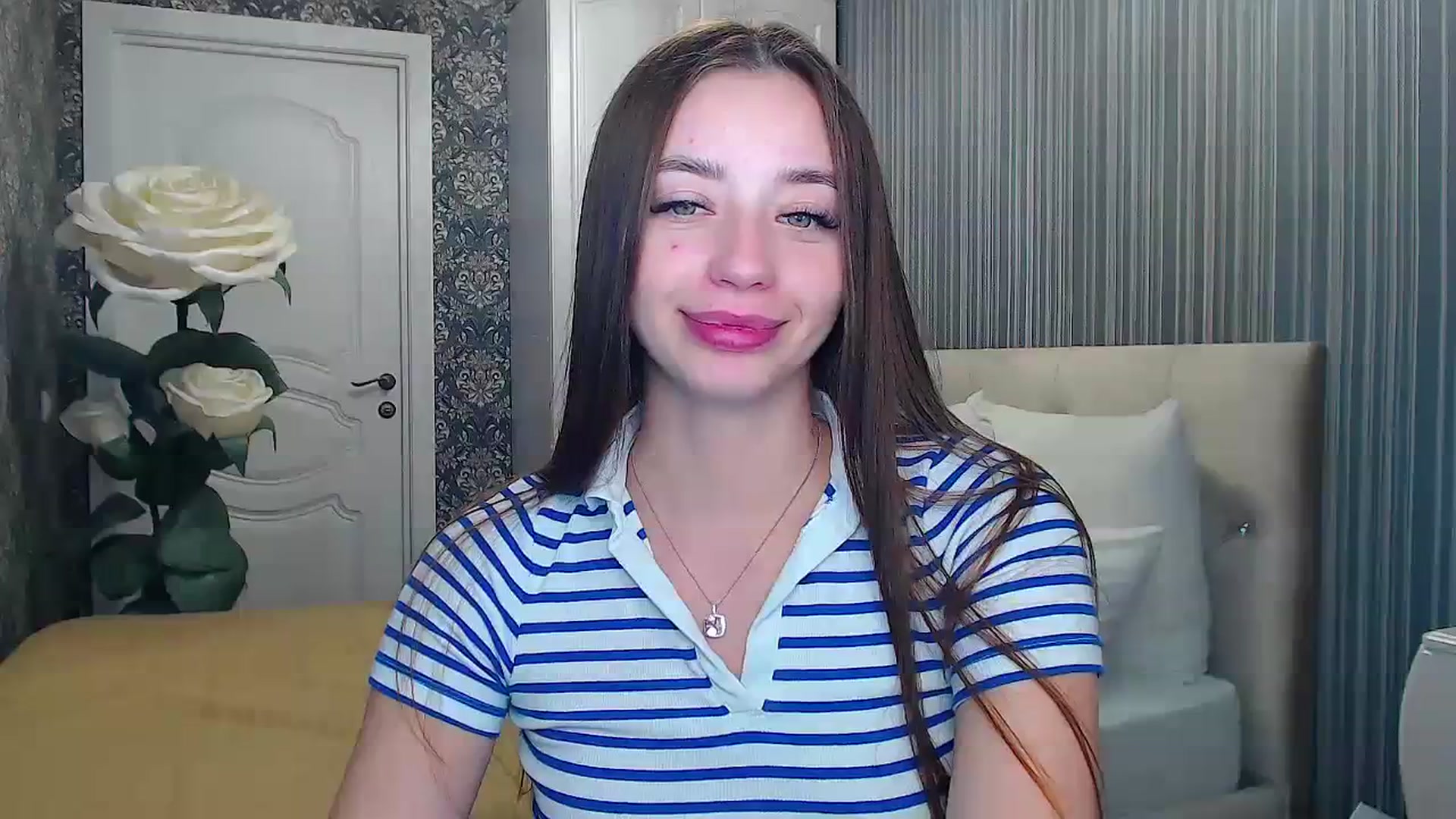 Gallery image thumbnail from EmeraldLilyyy's myfreecams stream on, 11/19/2023, 11:35 image 13 of 20