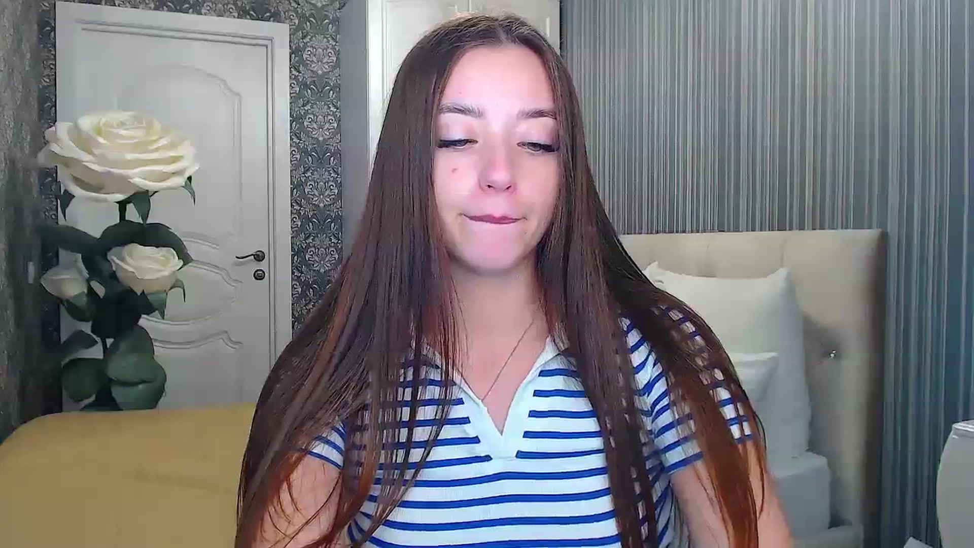 Gallery image thumbnail from EmeraldLilyyy's myfreecams stream on, 11/19/2023, 11:35 image 9 of 20