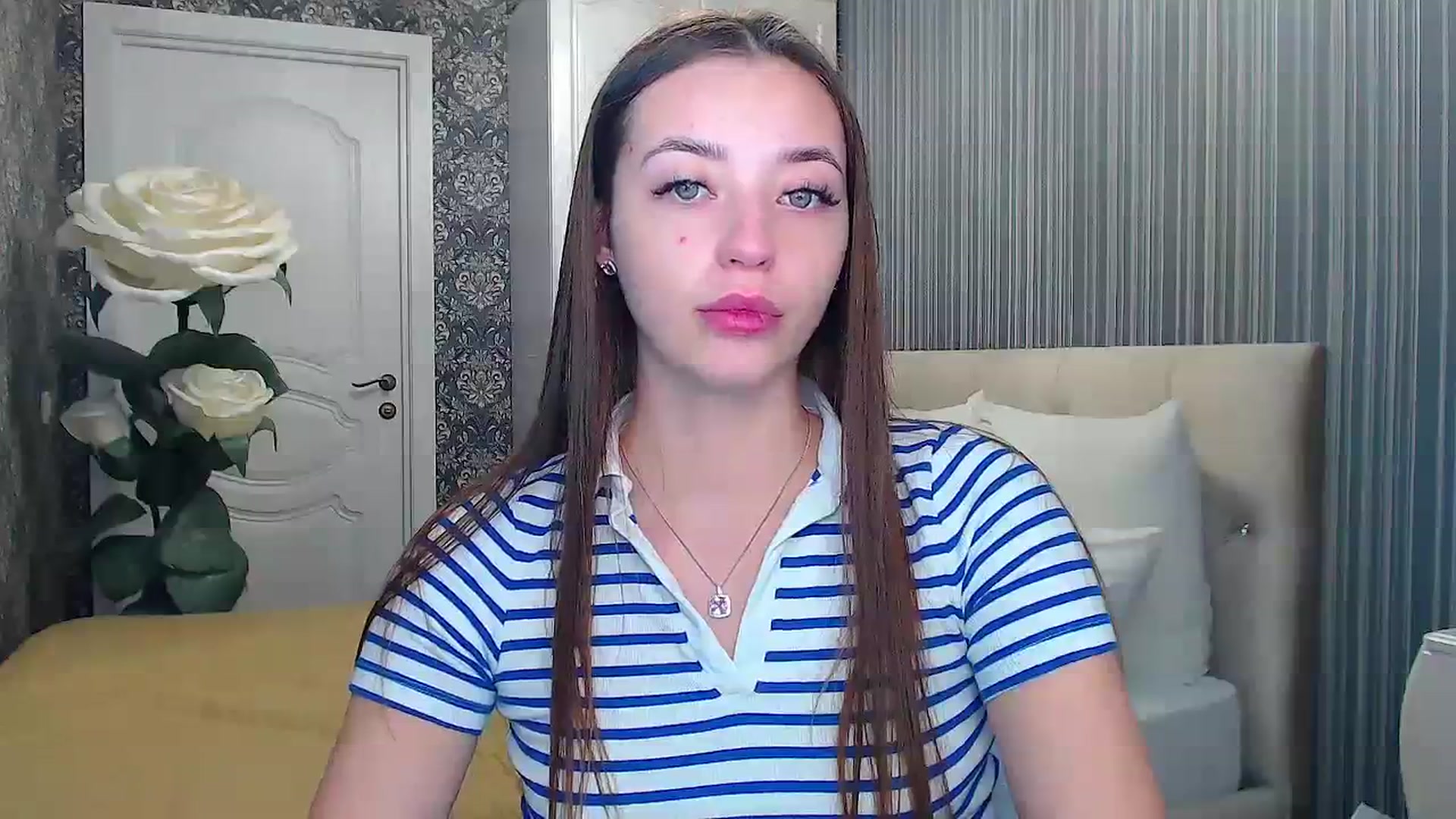 Gallery image thumbnail from EmeraldLilyyy's myfreecams stream on, 11/19/2023, 11:35 image 6 of 20