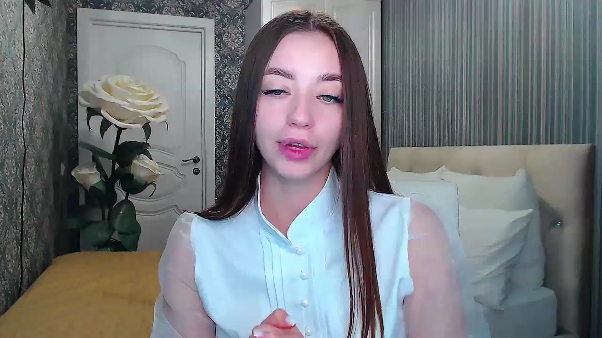 Gallery image thumbnail from EmeraldLilyyy's myfreecams stream on, 11/23/2023, 11:08 image 10 of 20
