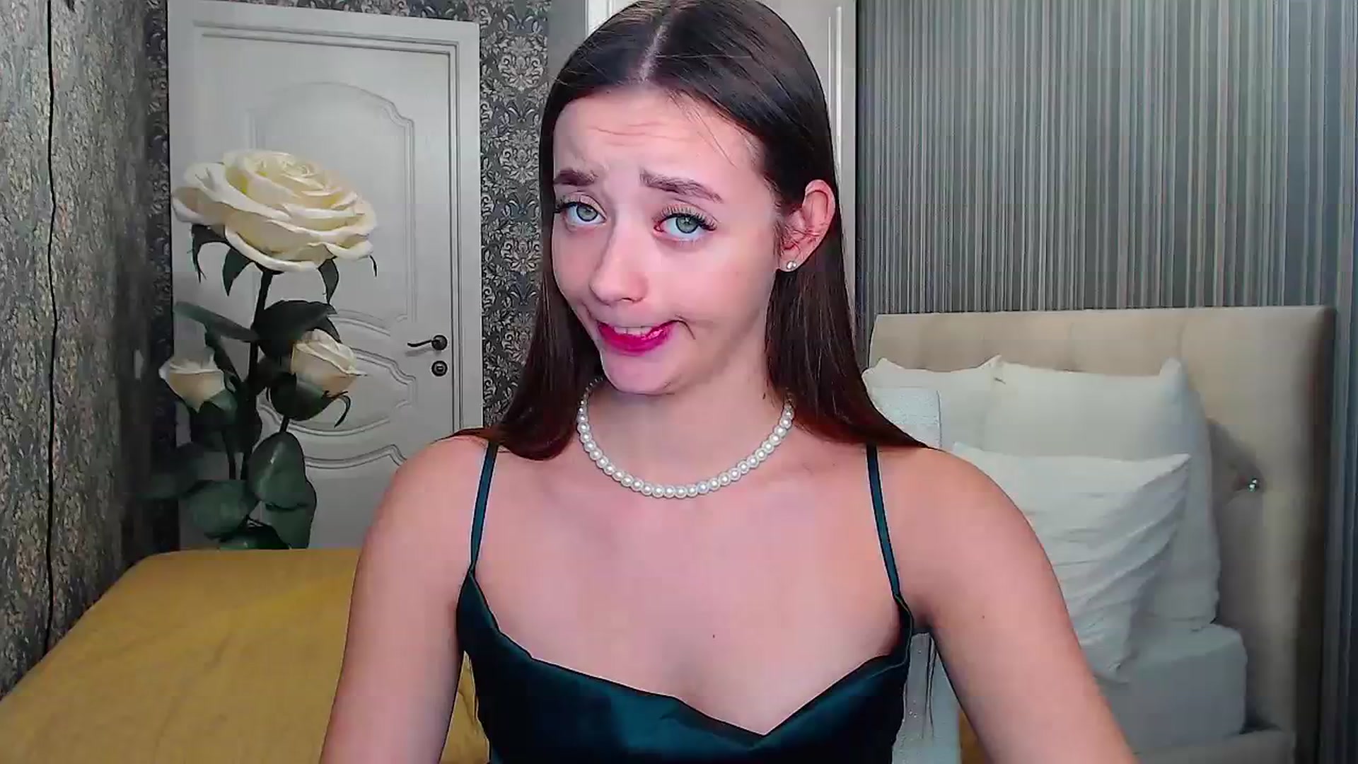 Gallery image thumbnail from EmeraldLilyyy's myfreecams stream on, 11/24/2023, 11:53 image 11 of 20