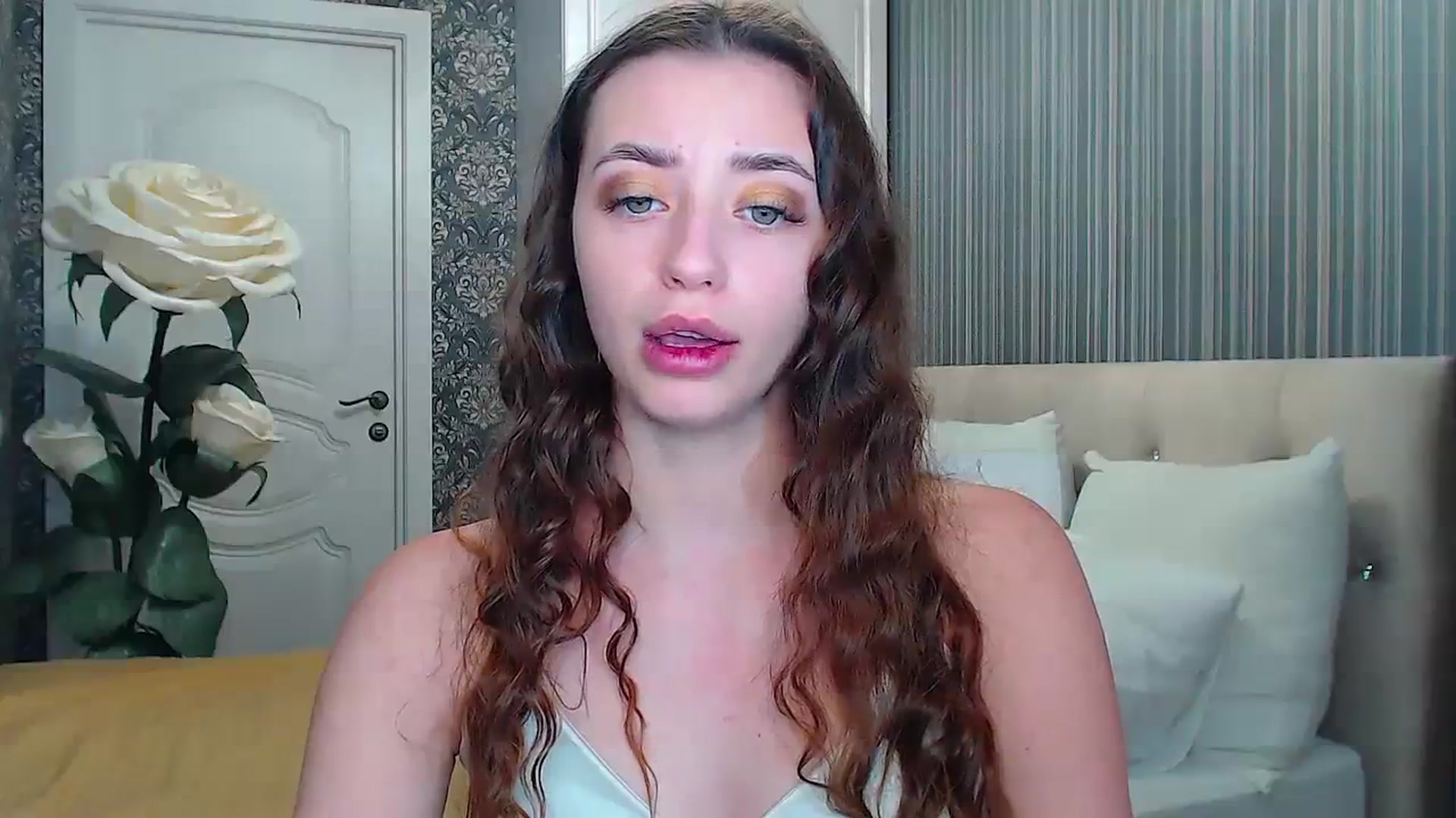 Gallery image thumbnail from EmeraldLilyyy's myfreecams stream on, 12/07/2023, 10:33 image 10 of 20