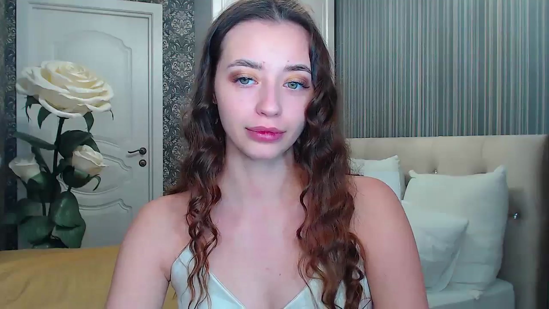 Gallery image thumbnail from EmeraldLilyyy's myfreecams stream on, 12/07/2023, 10:33 image 16 of 20