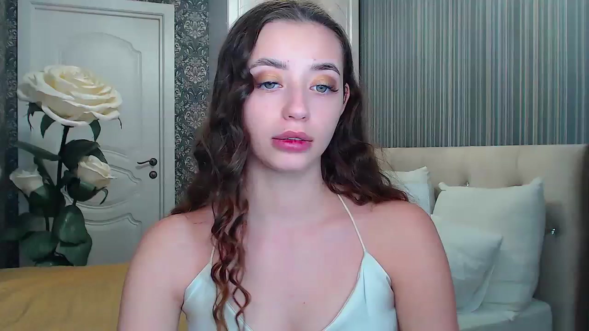 Gallery image thumbnail from EmeraldLilyyy's myfreecams stream on, 12/07/2023, 10:33 image 5 of 20