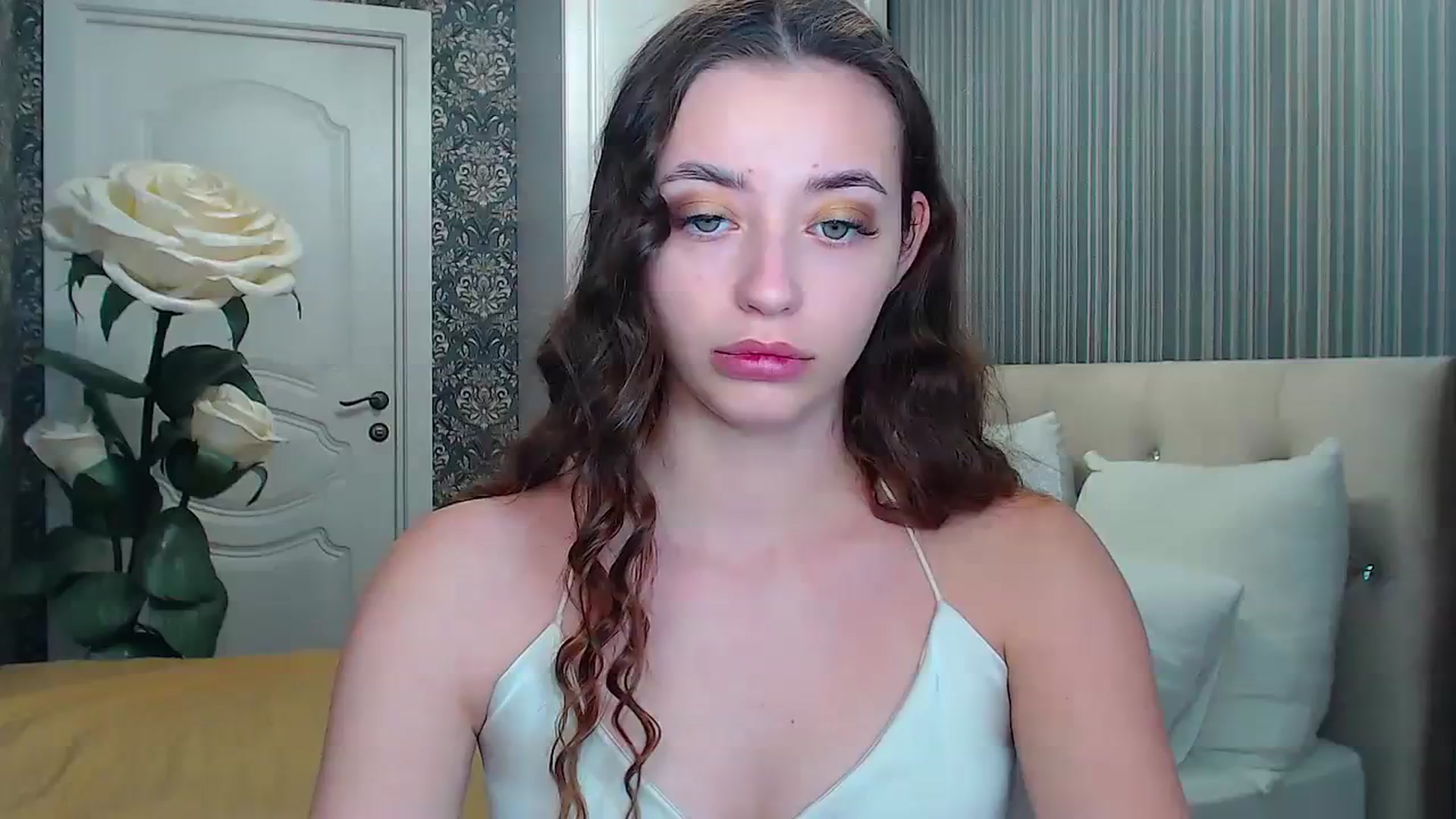 Gallery image thumbnail from EmeraldLilyyy's myfreecams stream on, 12/07/2023, 10:33 image 8 of 20
