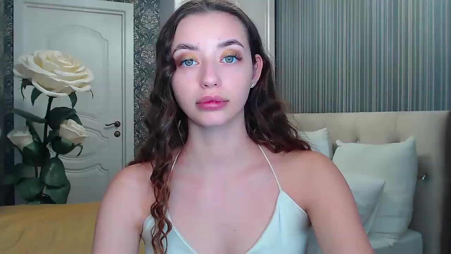 Gallery image thumbnail from EmeraldLilyyy's myfreecams stream on, 12/07/2023, 10:33 image 4 of 20