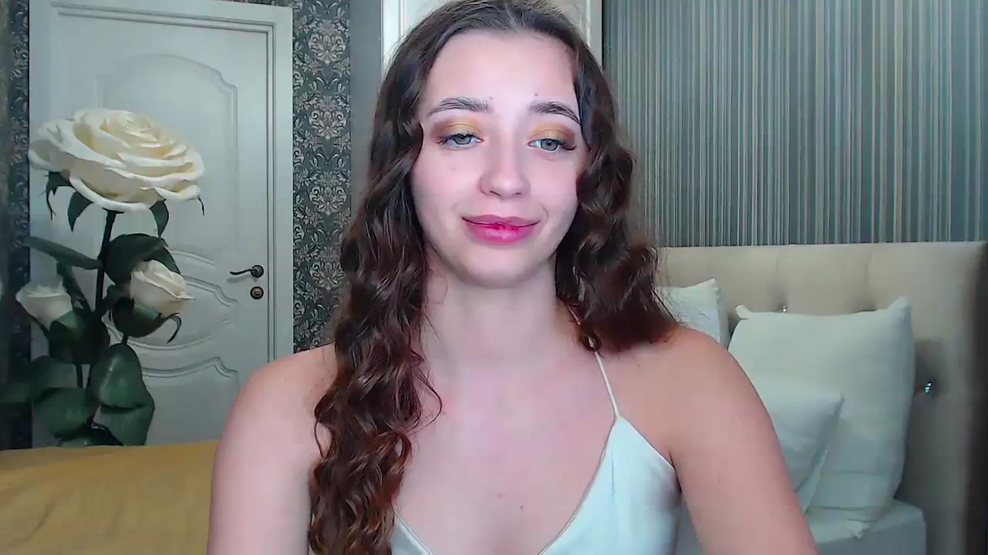 Gallery image thumbnail from EmeraldLilyyy's myfreecams stream on, 12/07/2023, 10:33 image 20 of 20