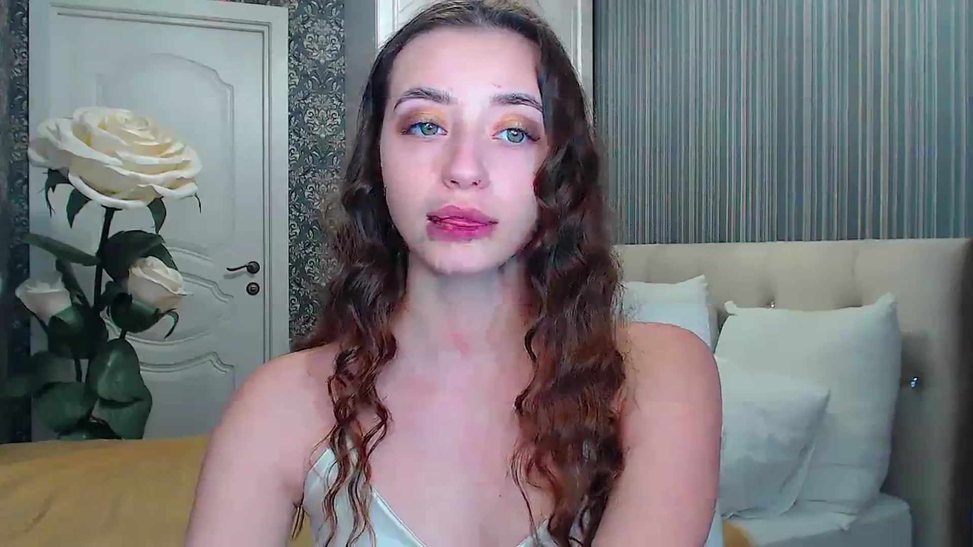 Gallery image thumbnail from EmeraldLilyyy's myfreecams stream on, 12/07/2023, 10:33 image 15 of 20