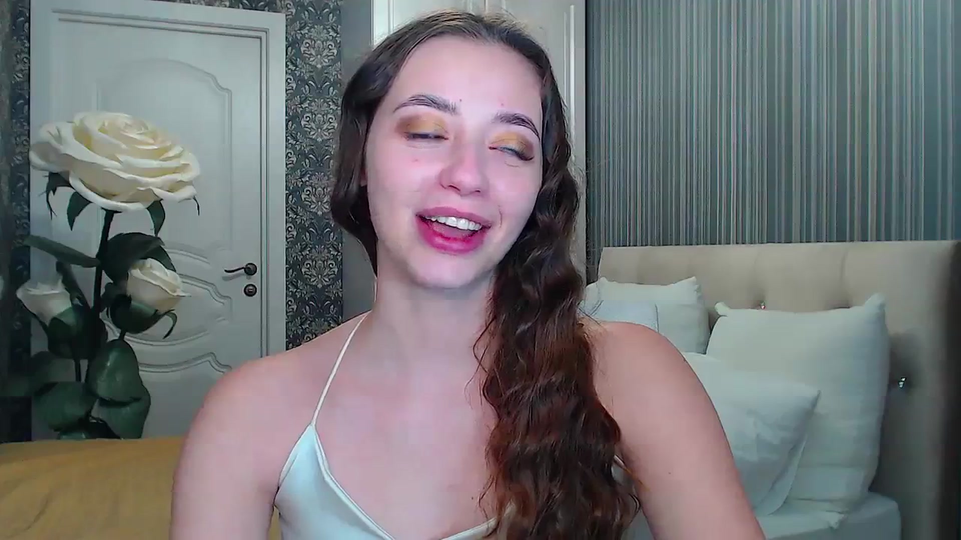 Gallery image thumbnail from EmeraldLilyyy's myfreecams stream on, 12/07/2023, 11:16 image 13 of 20
