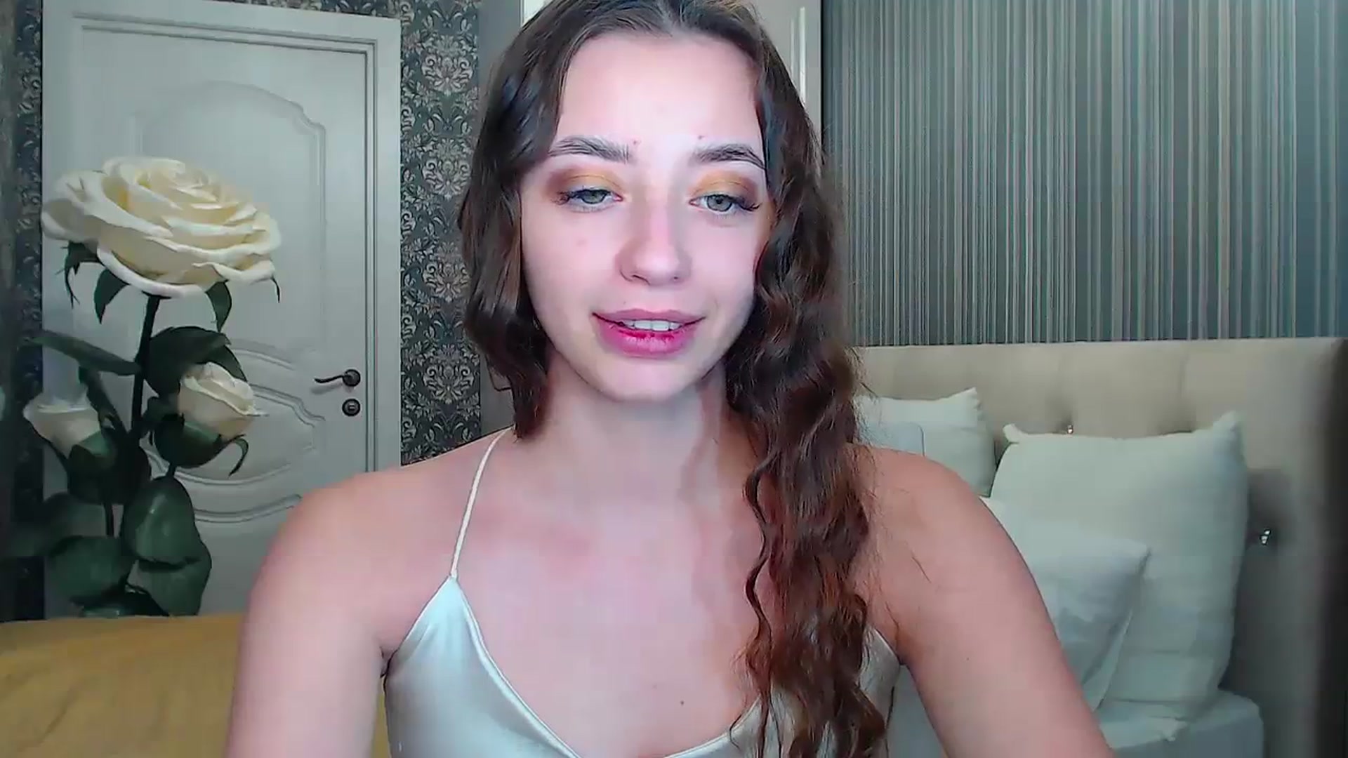 Gallery image thumbnail from EmeraldLilyyy's myfreecams stream on, 12/07/2023, 11:16 image 17 of 20