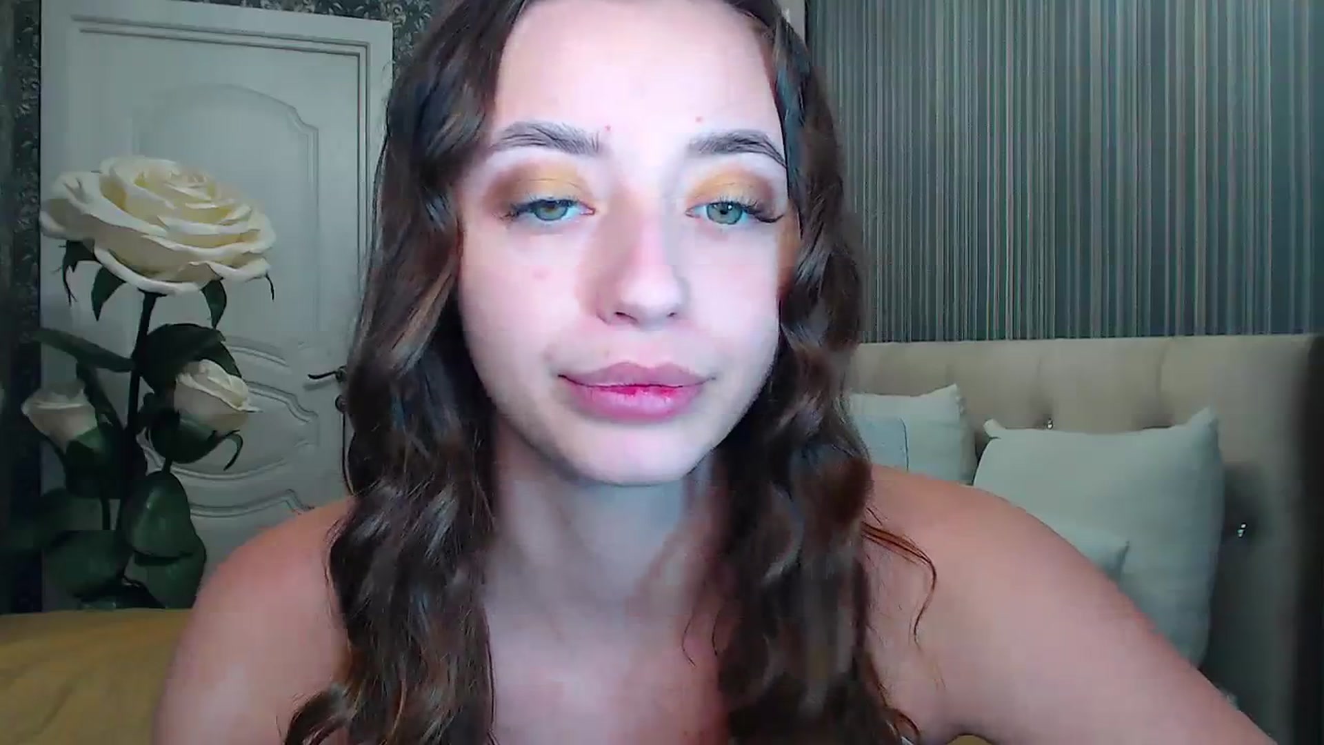 Gallery image thumbnail from EmeraldLilyyy's myfreecams stream on, 12/07/2023, 11:16 image 2 of 20