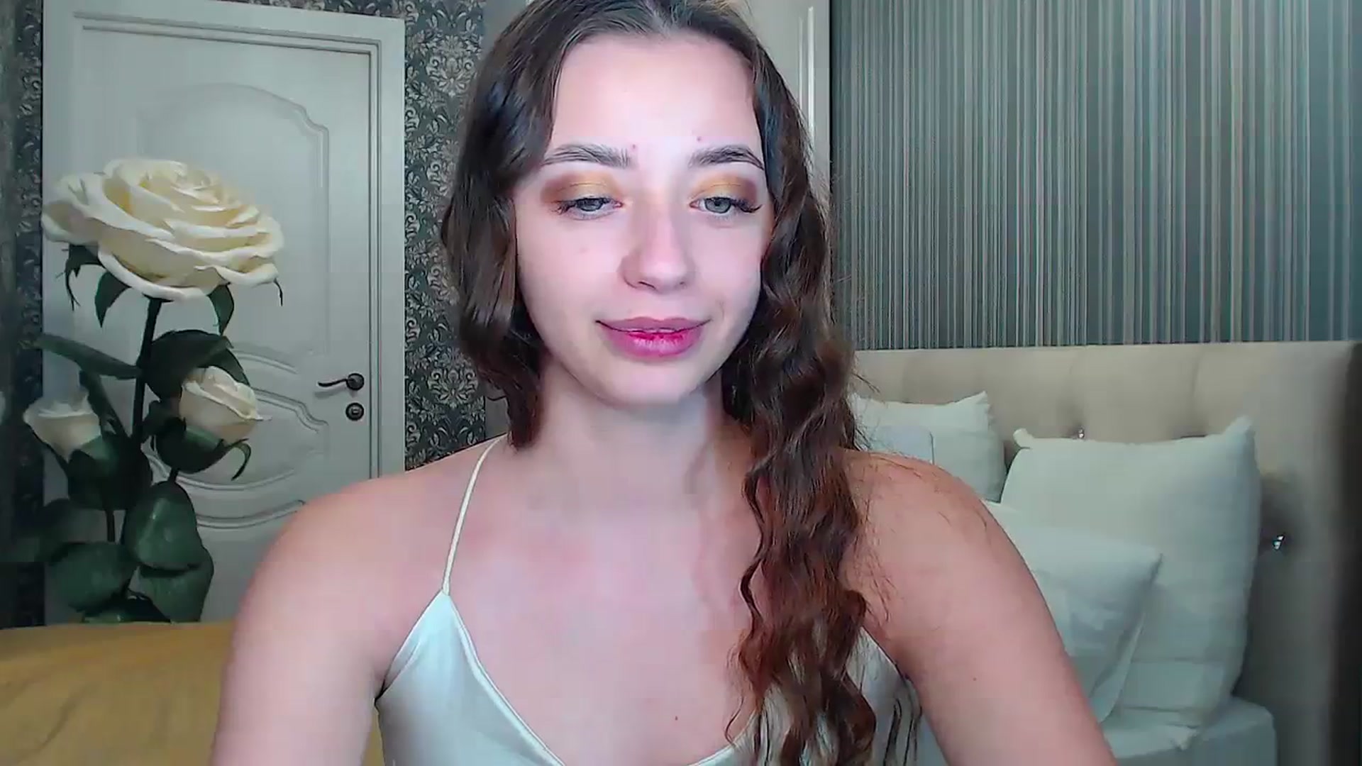 Gallery image thumbnail from EmeraldLilyyy's myfreecams stream on, 12/07/2023, 11:16 image 16 of 20
