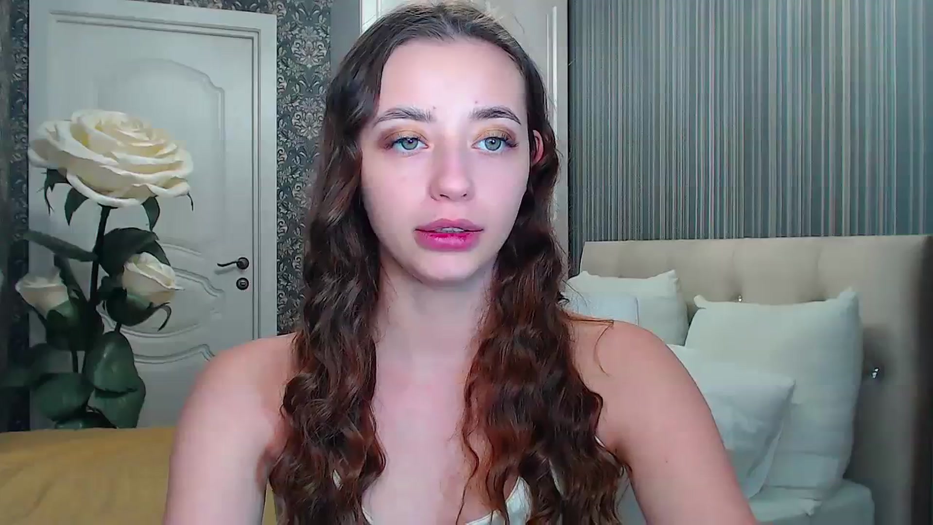 Gallery image thumbnail from EmeraldLilyyy's myfreecams stream on, 12/07/2023, 11:16 image 8 of 20