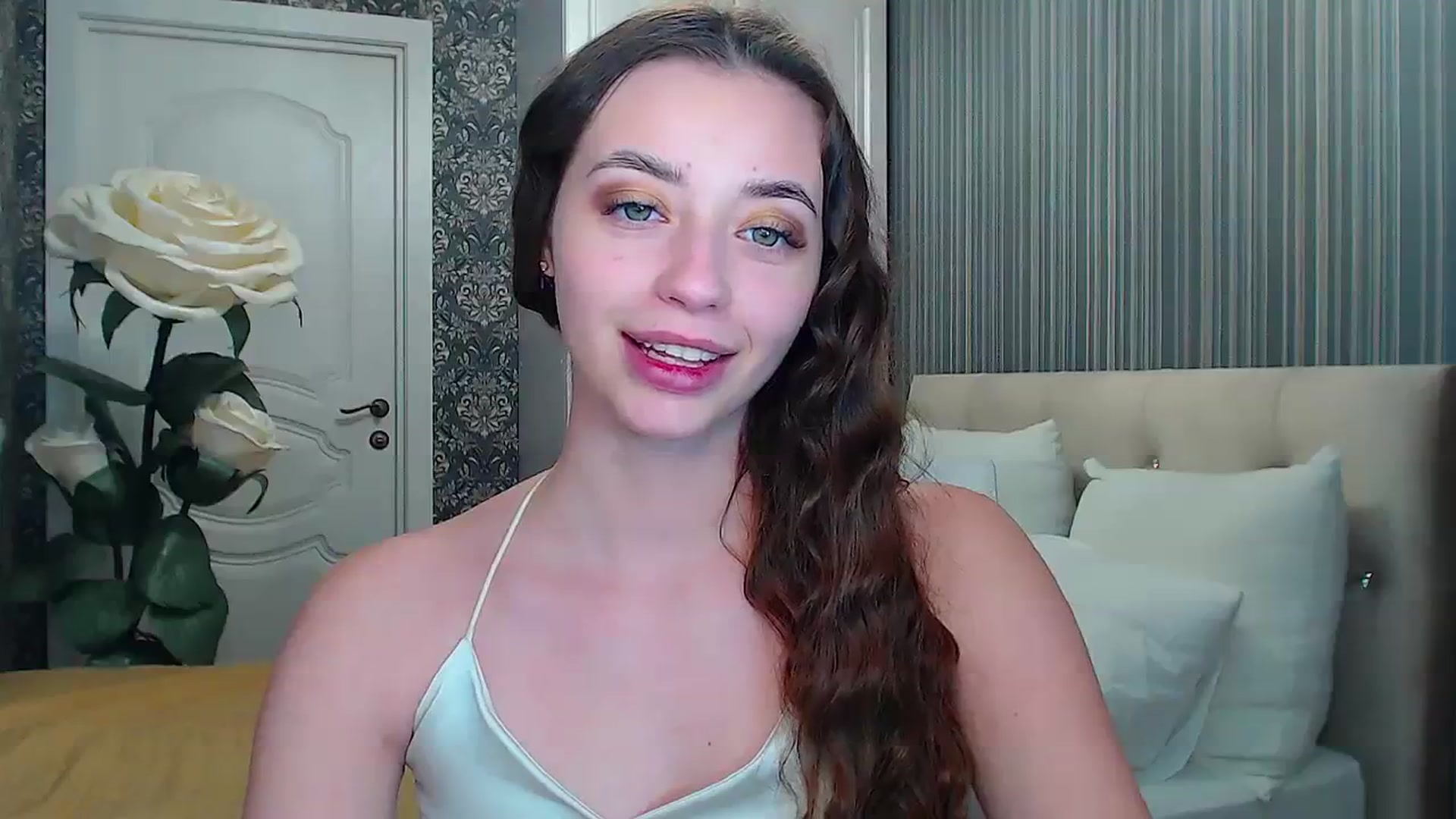 Gallery image thumbnail from EmeraldLilyyy's myfreecams stream on, 12/07/2023, 11:16 image 12 of 20
