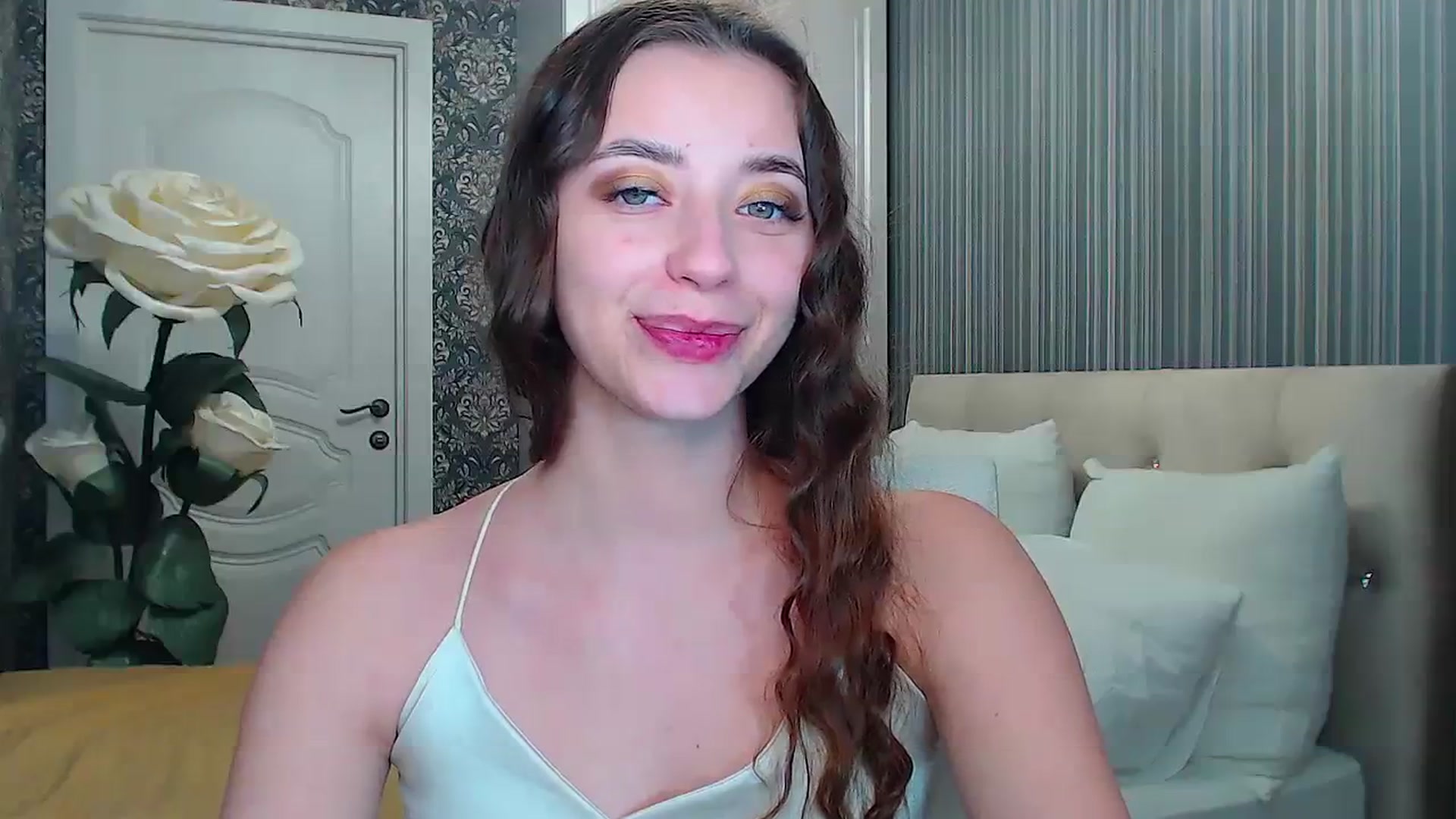 Gallery image thumbnail from EmeraldLilyyy's myfreecams stream on, 12/07/2023, 11:16 image 20 of 20