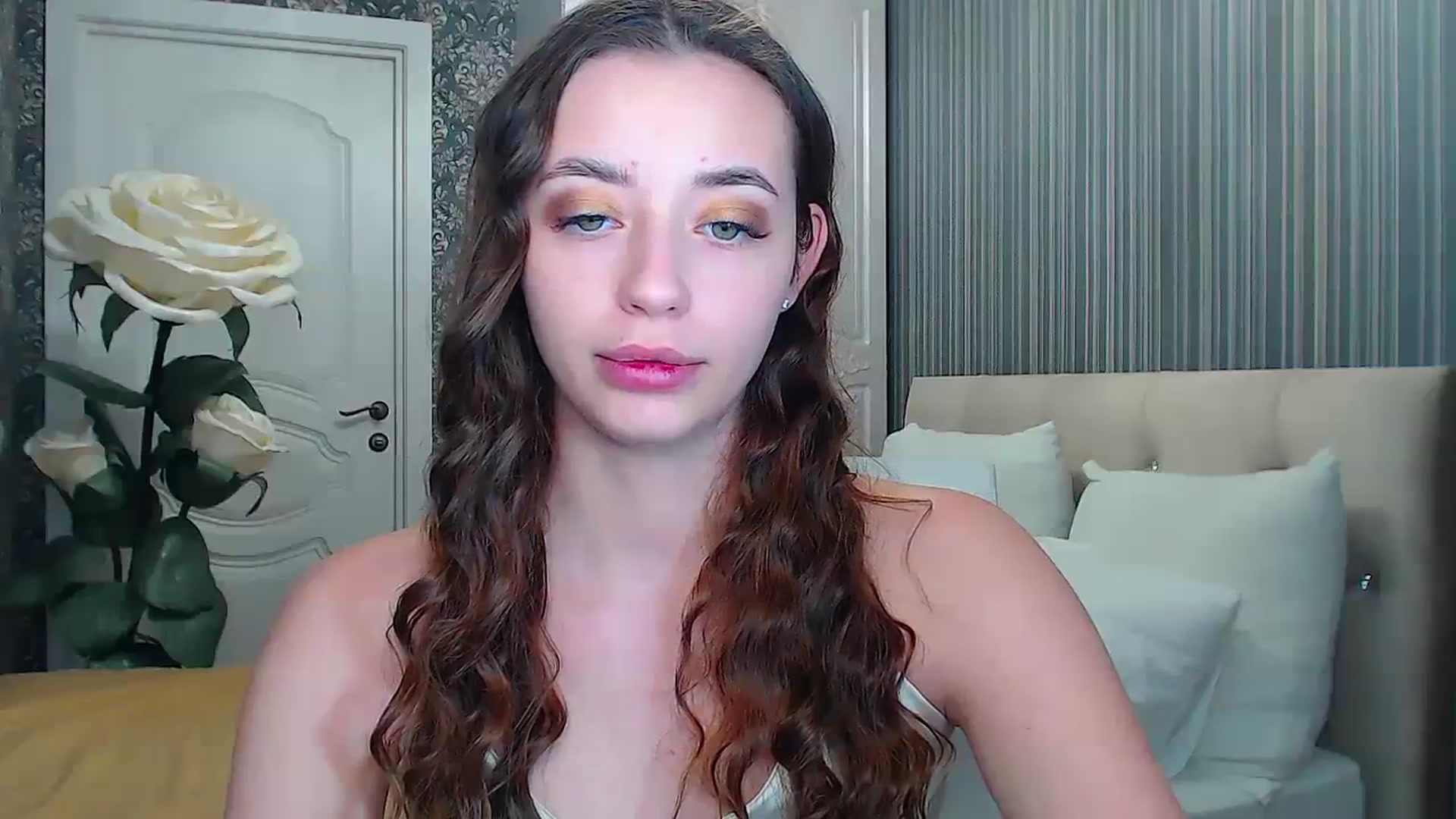 Gallery image thumbnail from EmeraldLilyyy's myfreecams stream on, 12/07/2023, 11:16 image 5 of 20