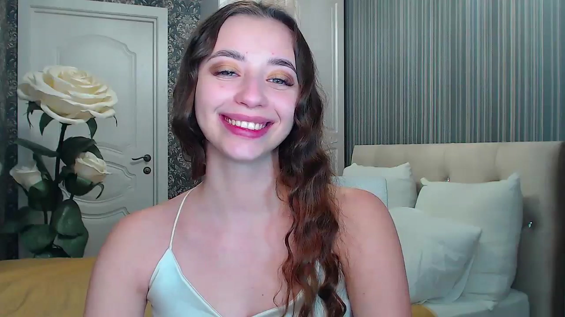 Gallery image thumbnail from EmeraldLilyyy's myfreecams stream on, 12/07/2023, 11:16 image 19 of 20