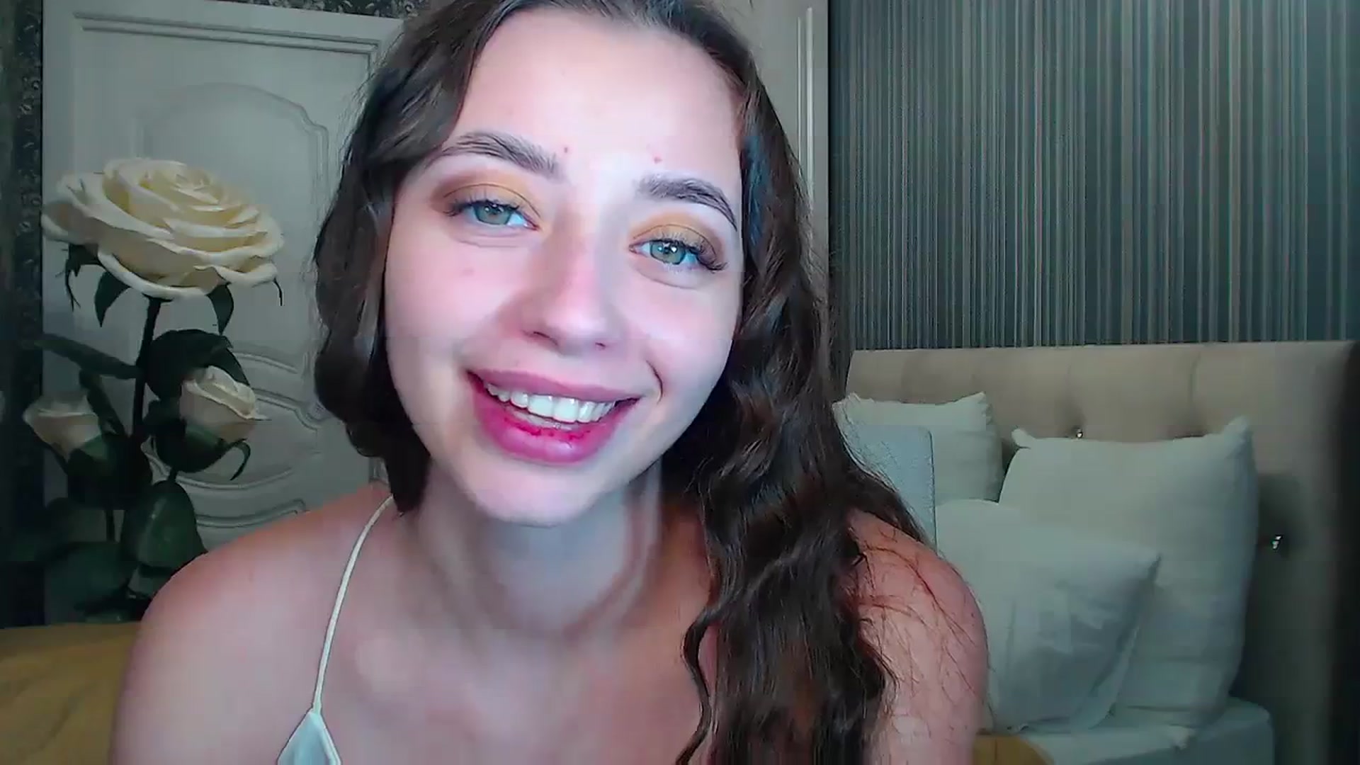 Gallery image thumbnail from EmeraldLilyyy's myfreecams stream on, 12/07/2023, 11:16 image 15 of 20