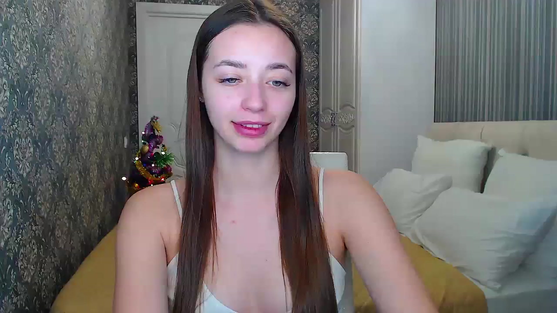 Gallery image thumbnail from EmeraldLilyyy's myfreecams stream on, 12/16/2023, 12:24 image 16 of 20