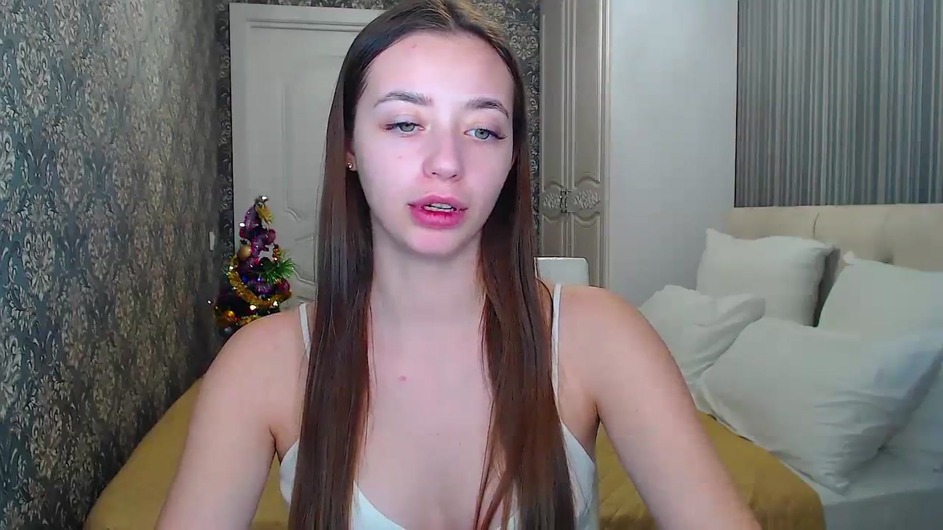 Gallery image thumbnail from EmeraldLilyyy's myfreecams stream on, 12/16/2023, 12:24 image 14 of 20