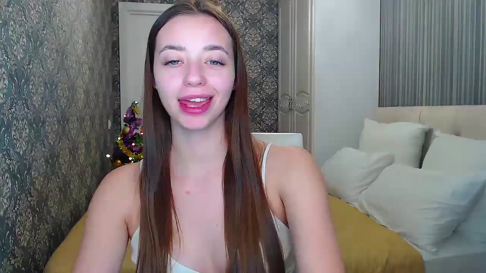 Gallery image thumbnail from EmeraldLilyyy's myfreecams stream on, 12/16/2023, 12:24 image 17 of 20