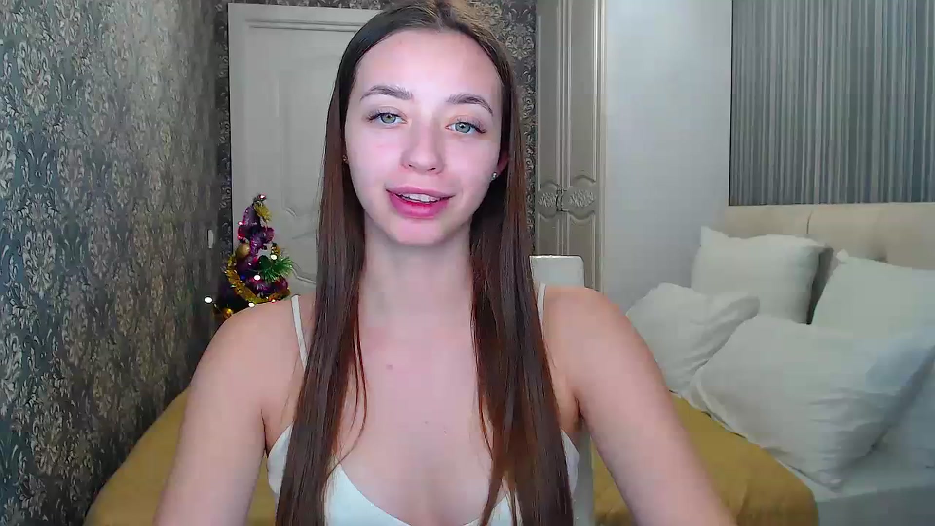 Gallery image thumbnail from EmeraldLilyyy's myfreecams stream on, 12/16/2023, 12:24 image 15 of 20