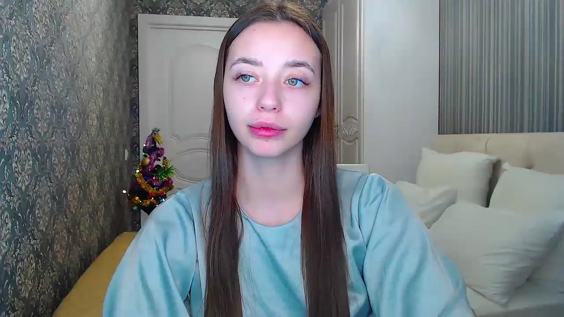 Gallery image thumbnail from EmeraldLilyyy's myfreecams stream on, 12/16/2023, 14:13 image 9 of 20