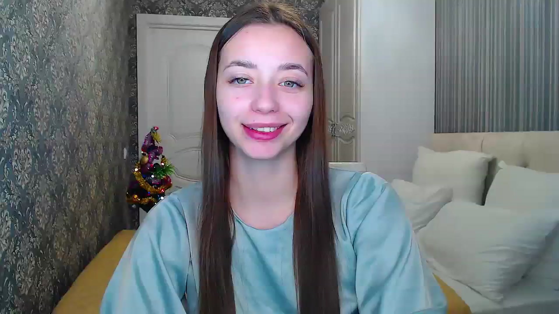 Gallery image thumbnail from EmeraldLilyyy's myfreecams stream on, 12/16/2023, 14:13 image 11 of 20