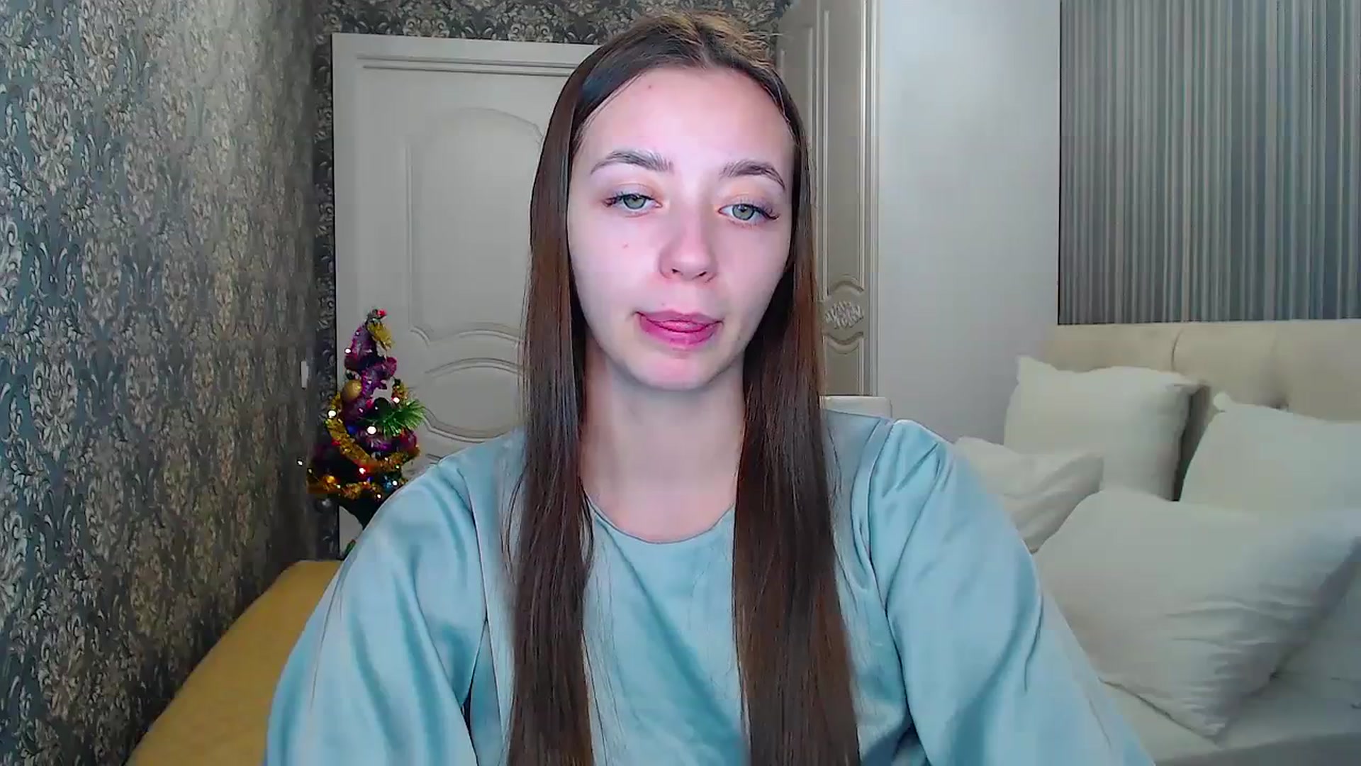Gallery image thumbnail from EmeraldLilyyy's myfreecams stream on, 12/16/2023, 14:13 image 14 of 20