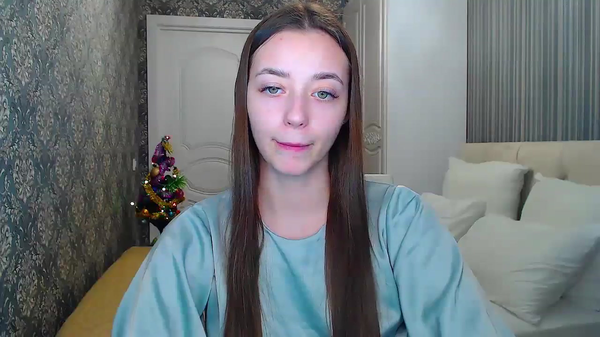Gallery image thumbnail from EmeraldLilyyy's myfreecams stream on, 12/16/2023, 14:13 image 15 of 20