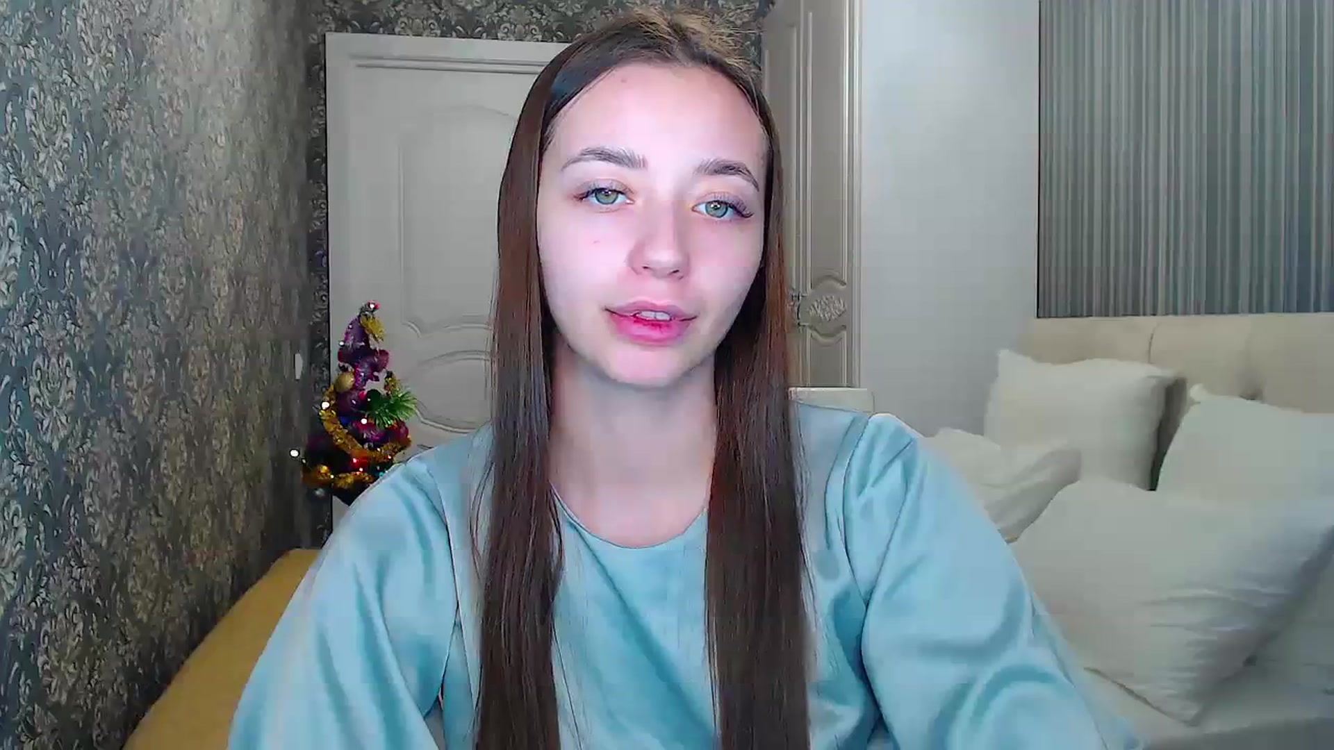 Gallery image thumbnail from EmeraldLilyyy's myfreecams stream on, 12/16/2023, 14:13 image 10 of 20