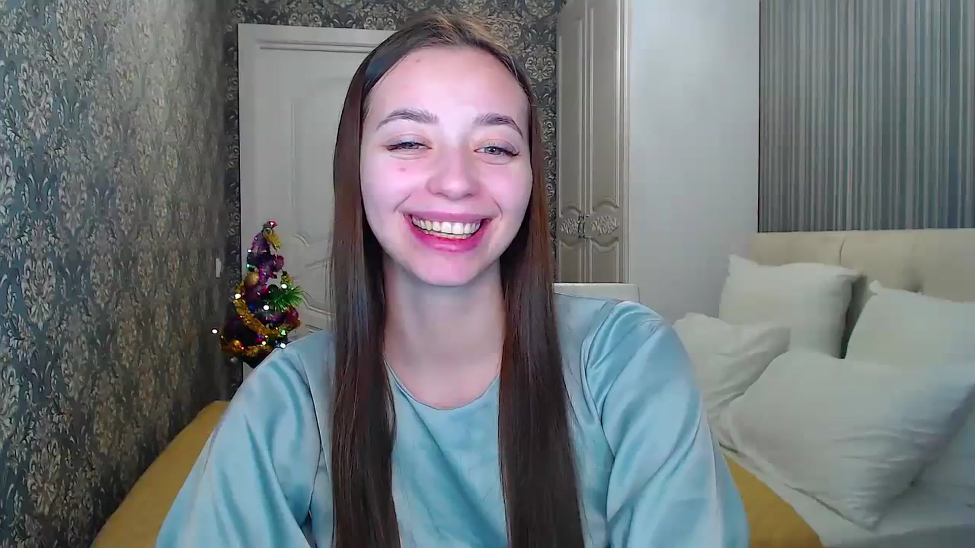 Gallery image thumbnail from EmeraldLilyyy's myfreecams stream on, 12/16/2023, 14:13 image 17 of 20