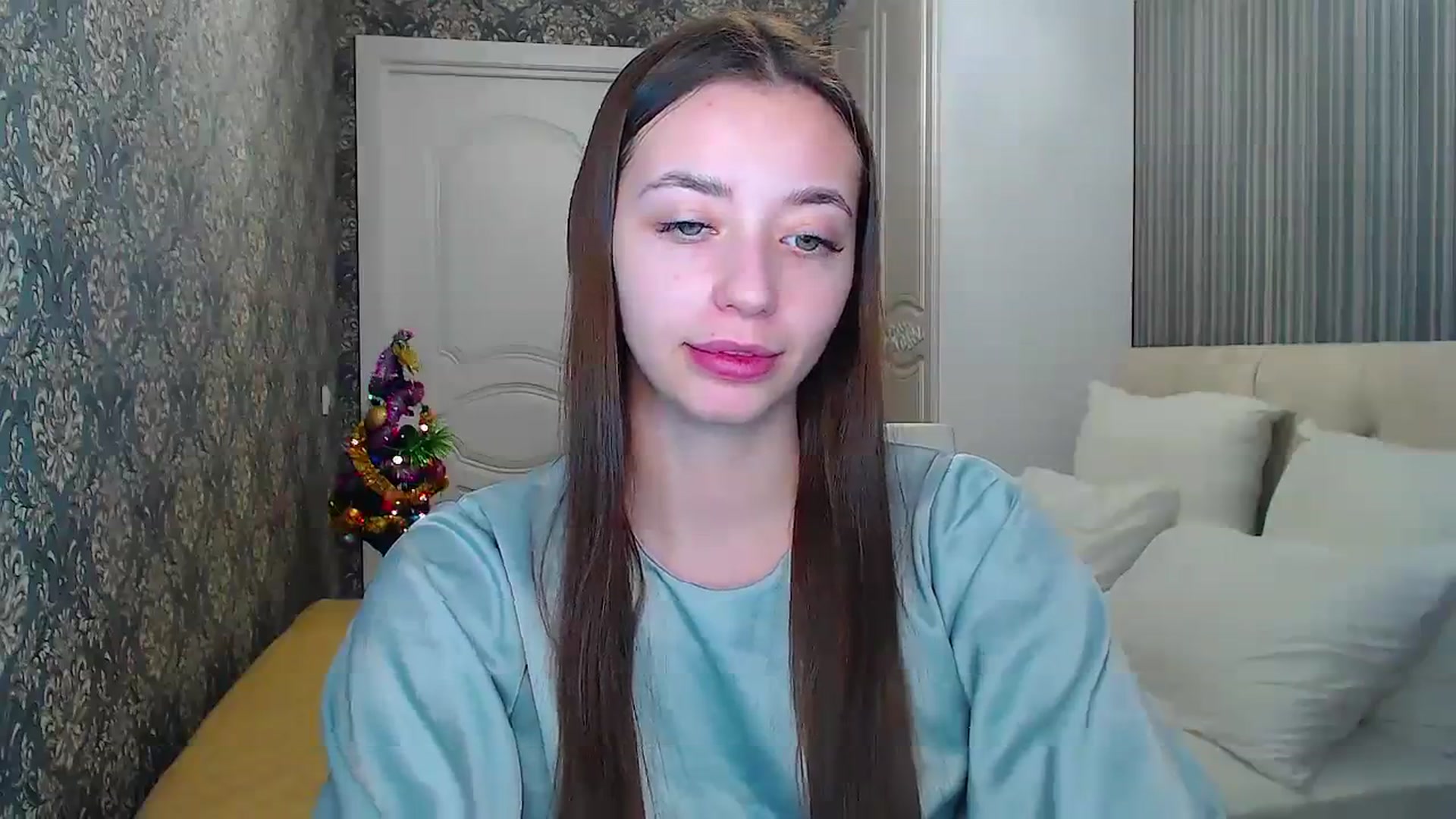 Gallery image thumbnail from EmeraldLilyyy's myfreecams stream on, 12/16/2023, 14:13 image 16 of 20
